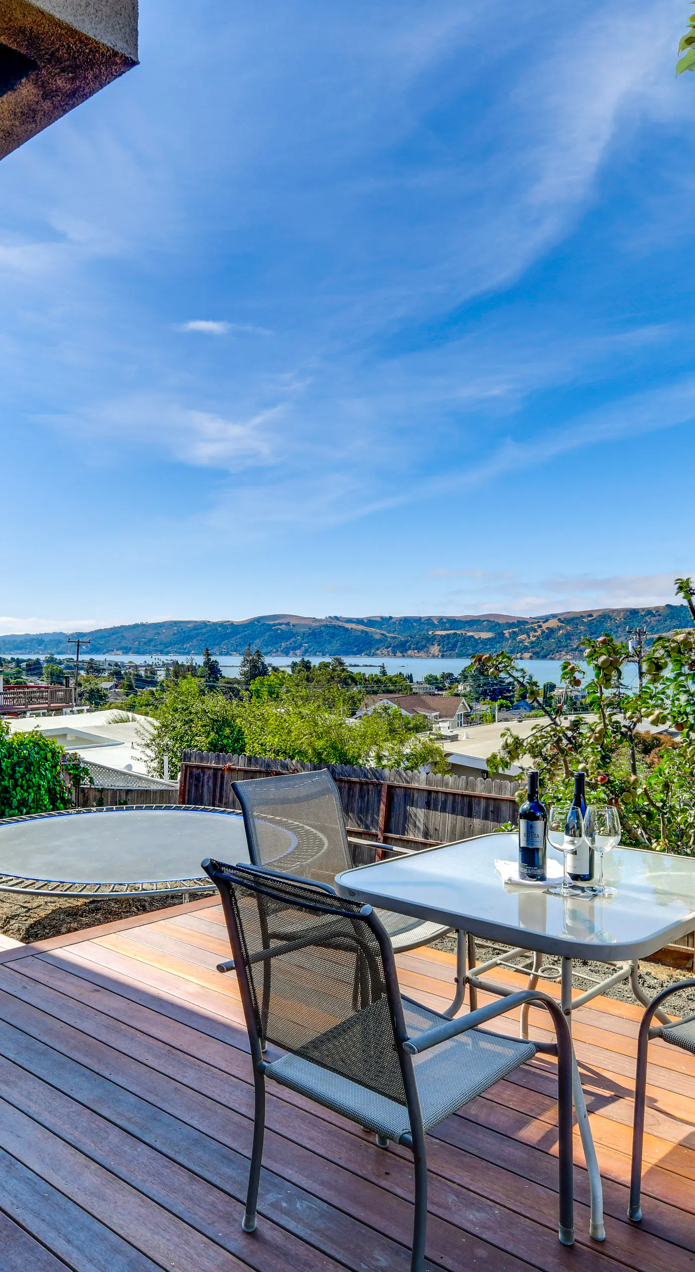 1 Mi to Downtown Benicia: Scenic Cliffside Escape