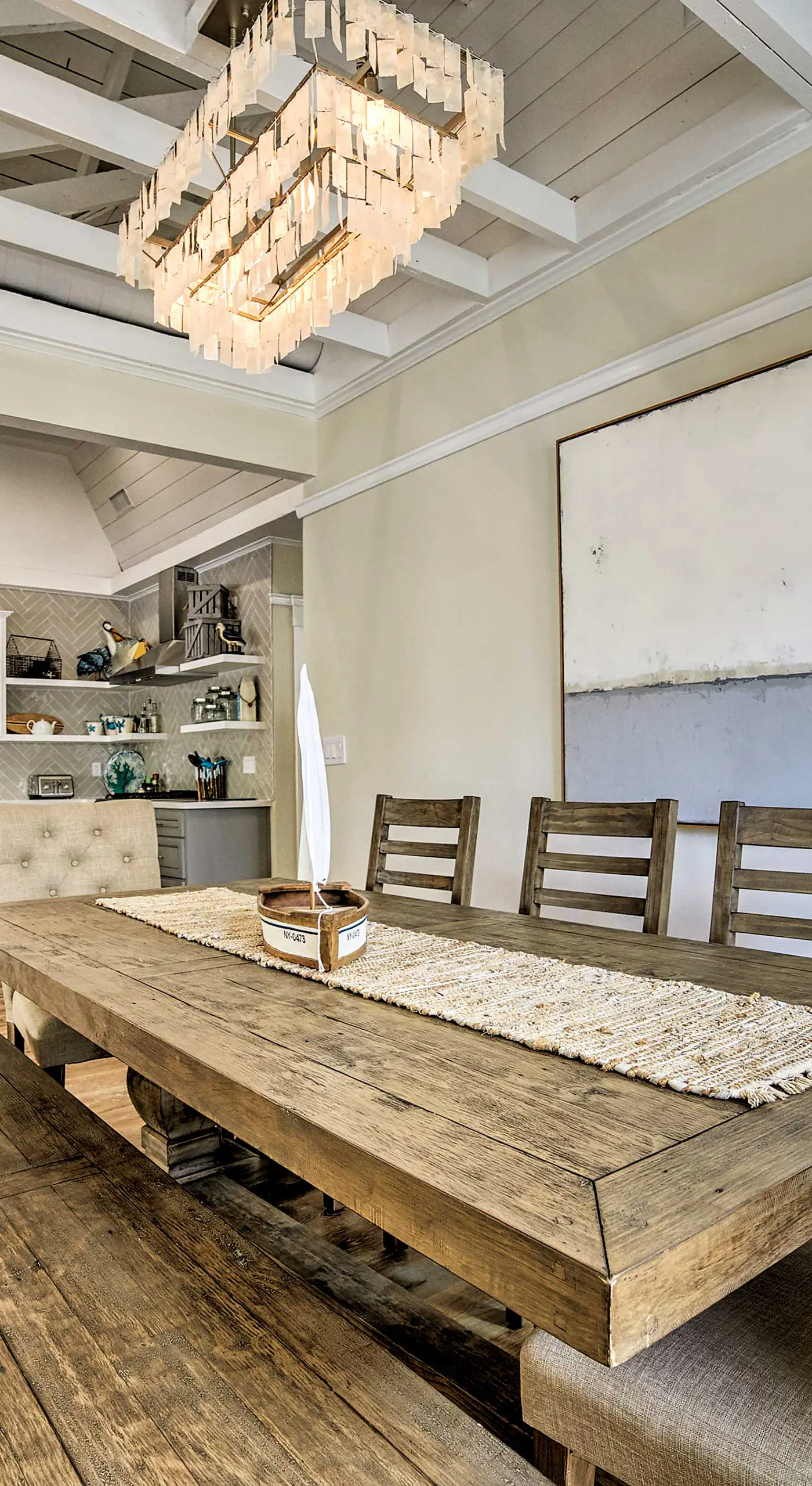 Charming Renovated Avalon Townhome, Walk to Beach!