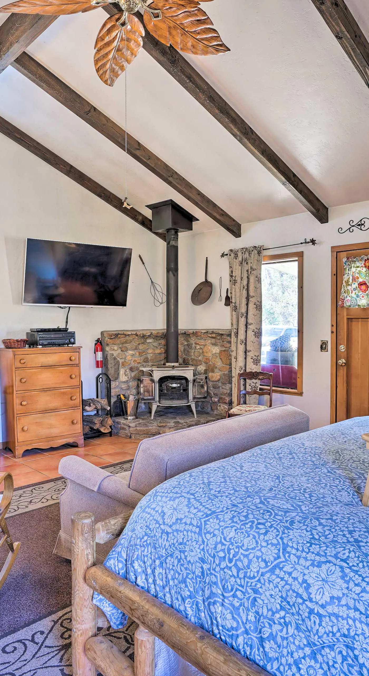 Cozy 'Story Book Barn Cottage' w/ Scenic View
