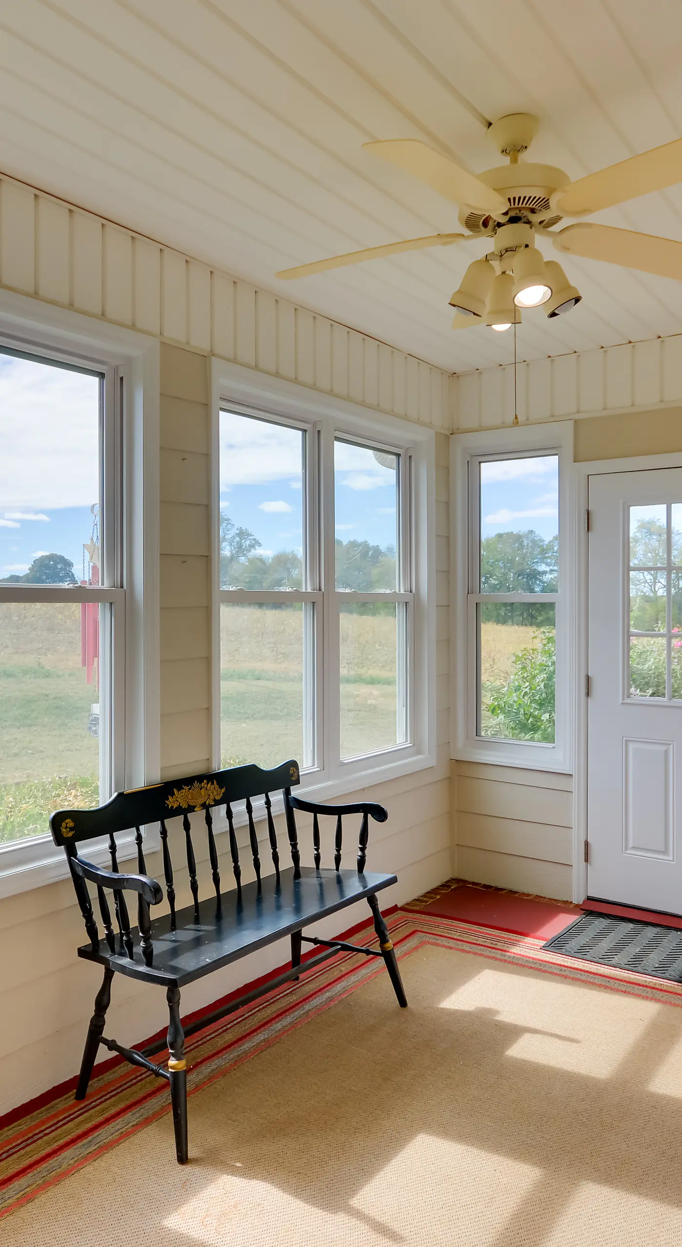 Peaceful & Convenient Country Retreat in Lexington