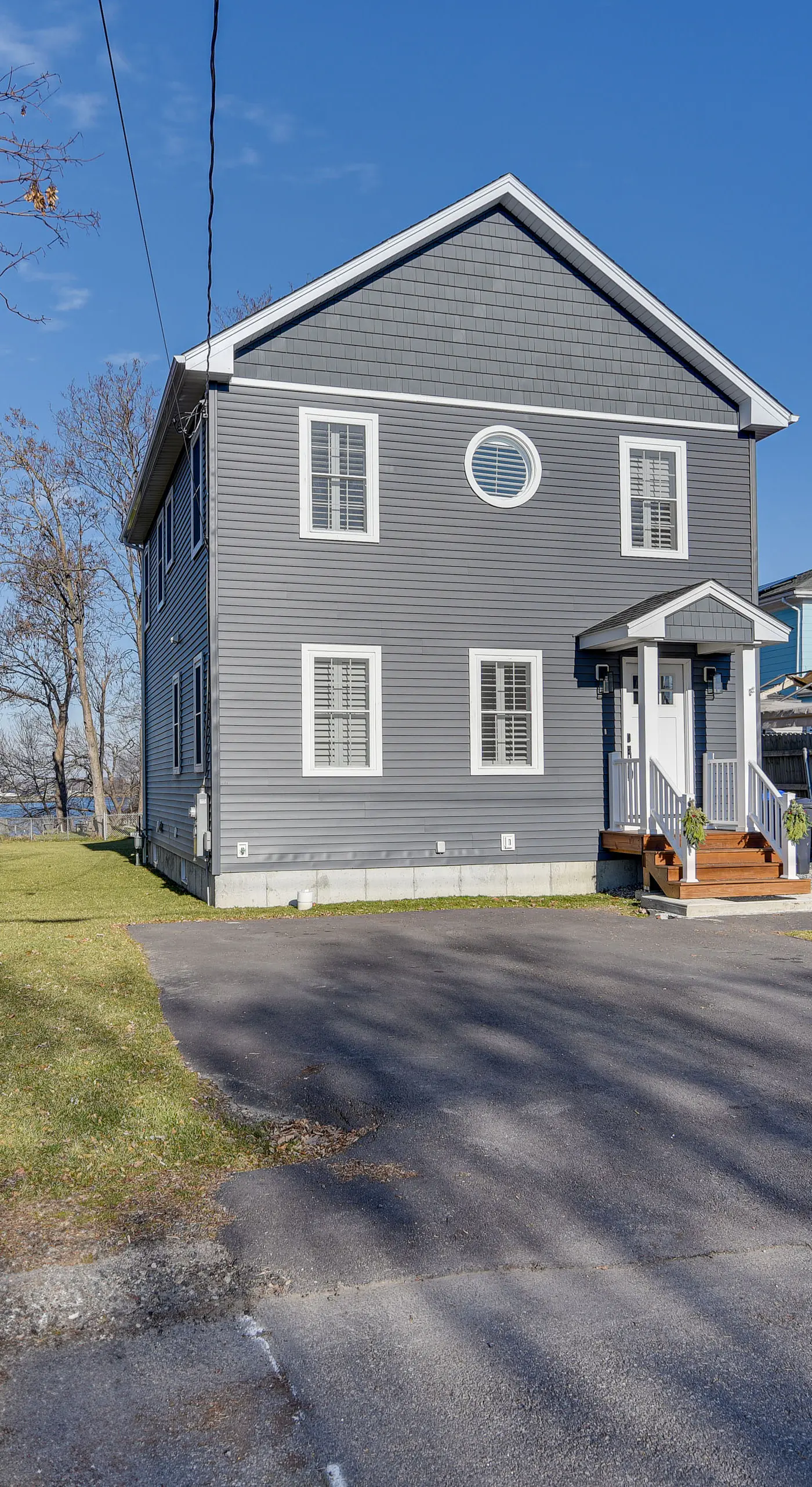 Renovated Family Home on Providence River!