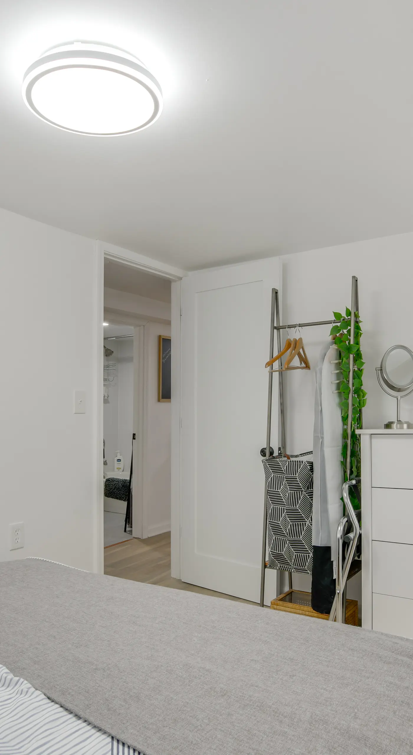 2 Mi to Logan Square: Pet-Friendly Urban Oasis!