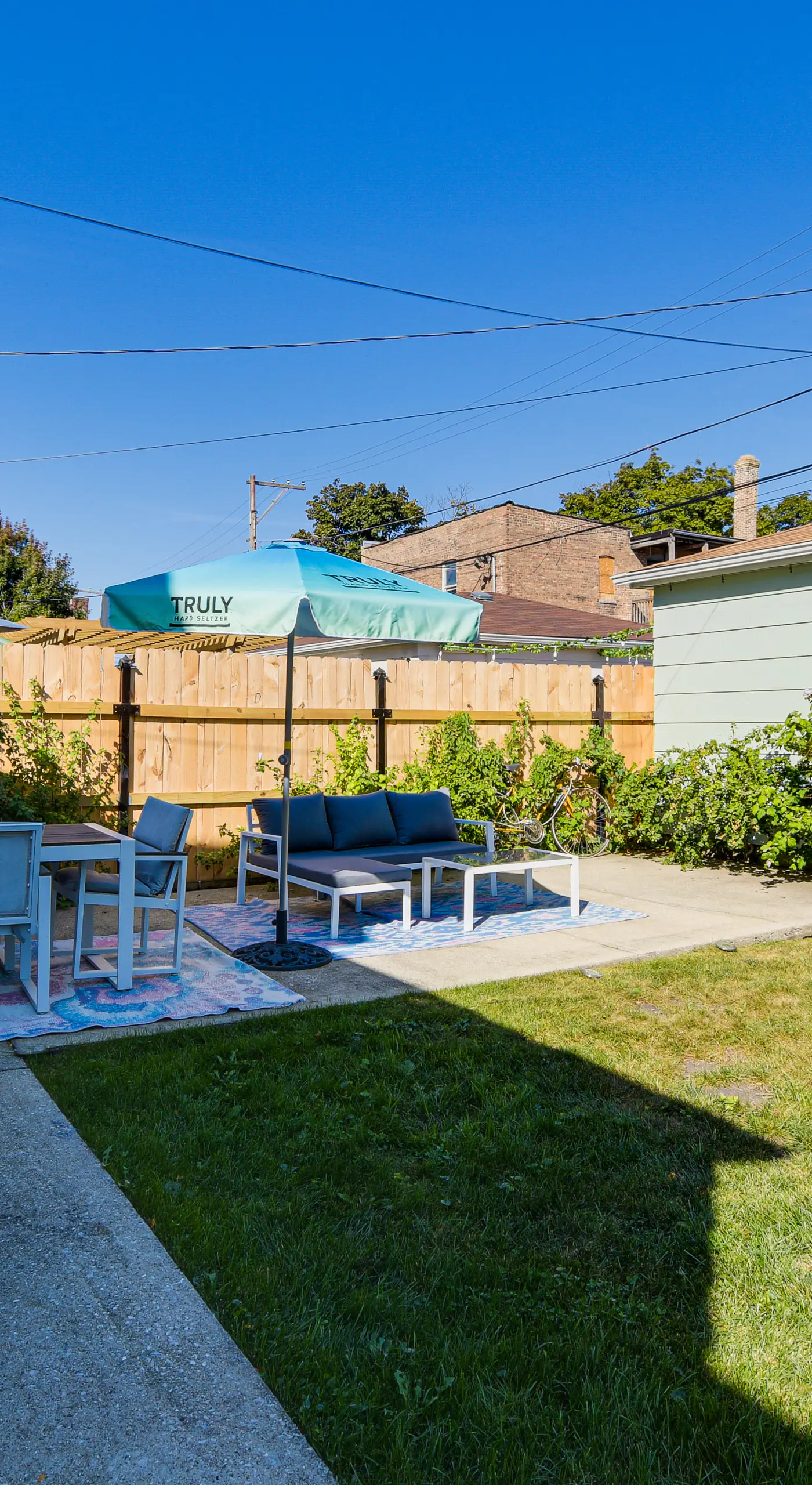 2 Mi to Logan Square: Pet-Friendly Urban Oasis!