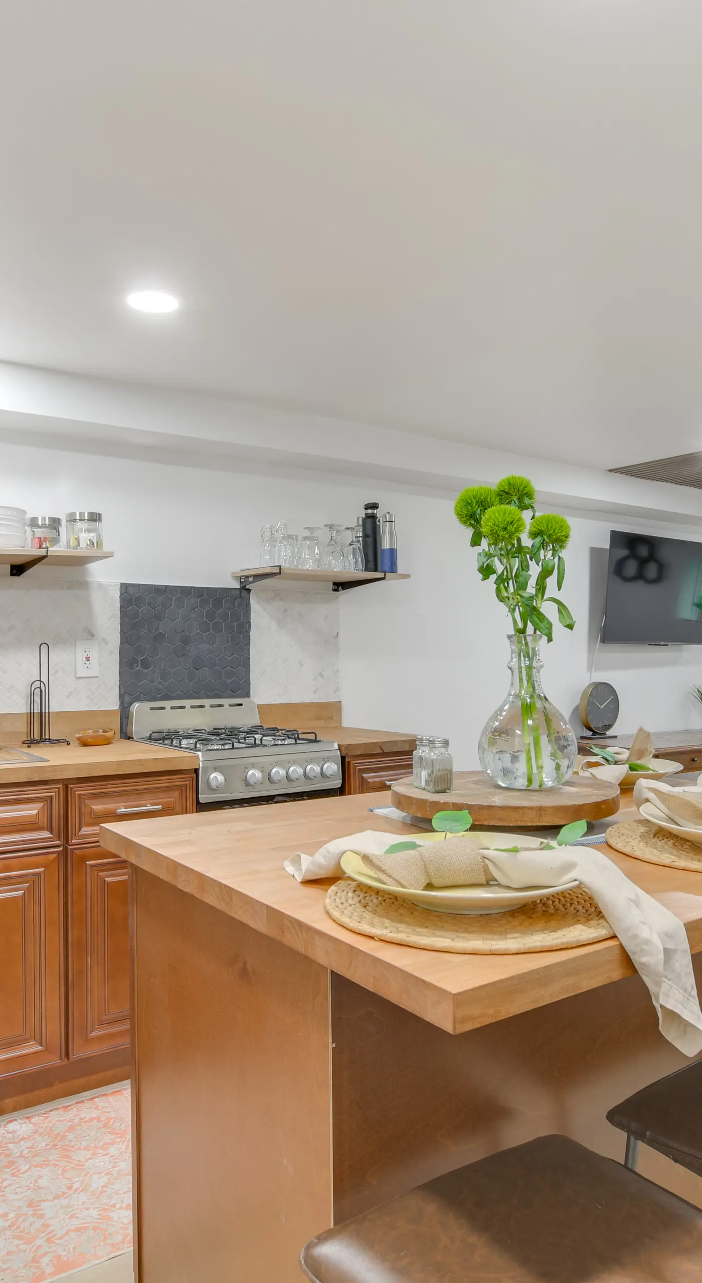 2 Mi to Logan Square: Pet-Friendly Urban Oasis!
