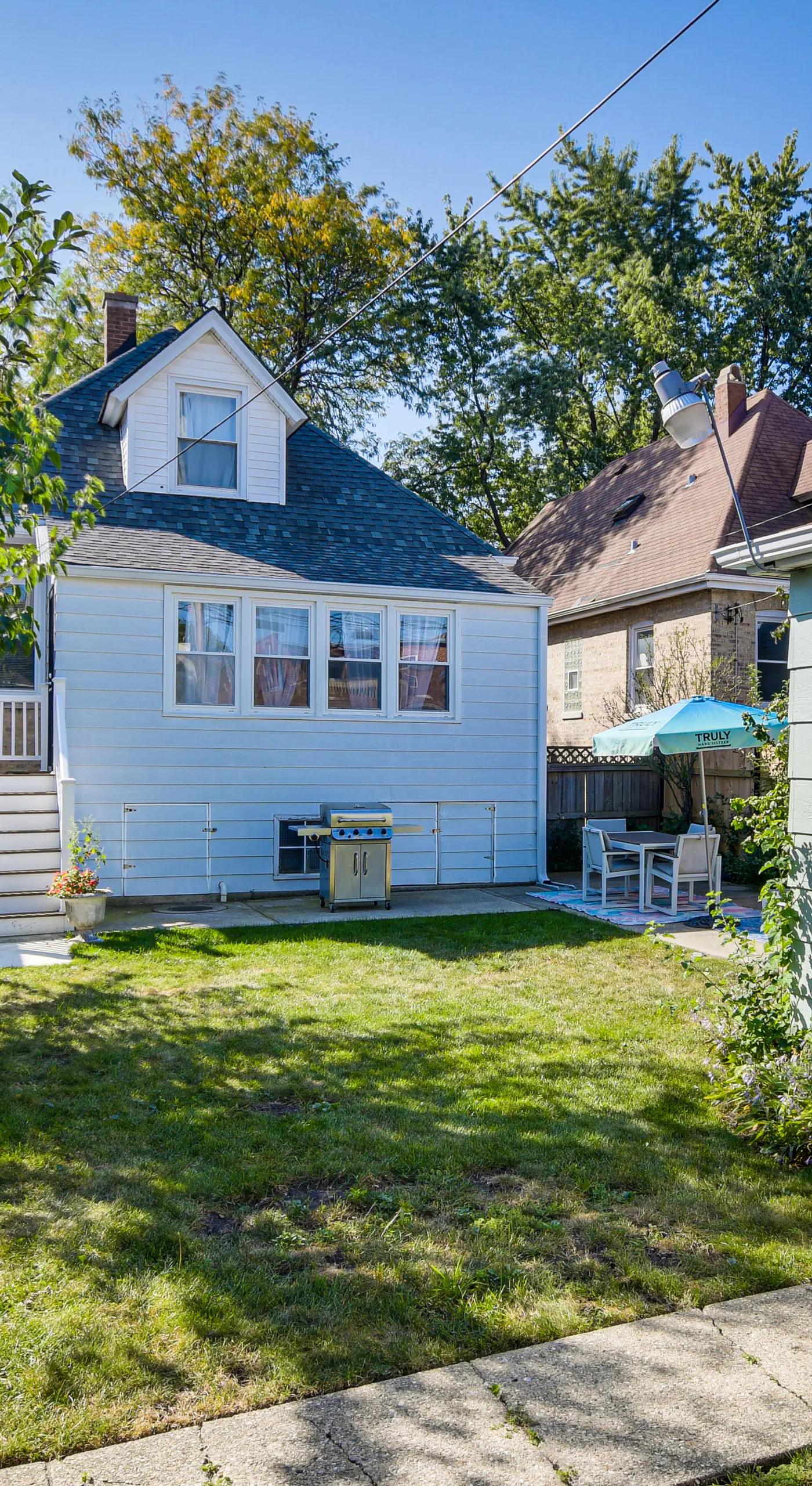 2 Mi to Logan Square: Pet-Friendly Urban Oasis!