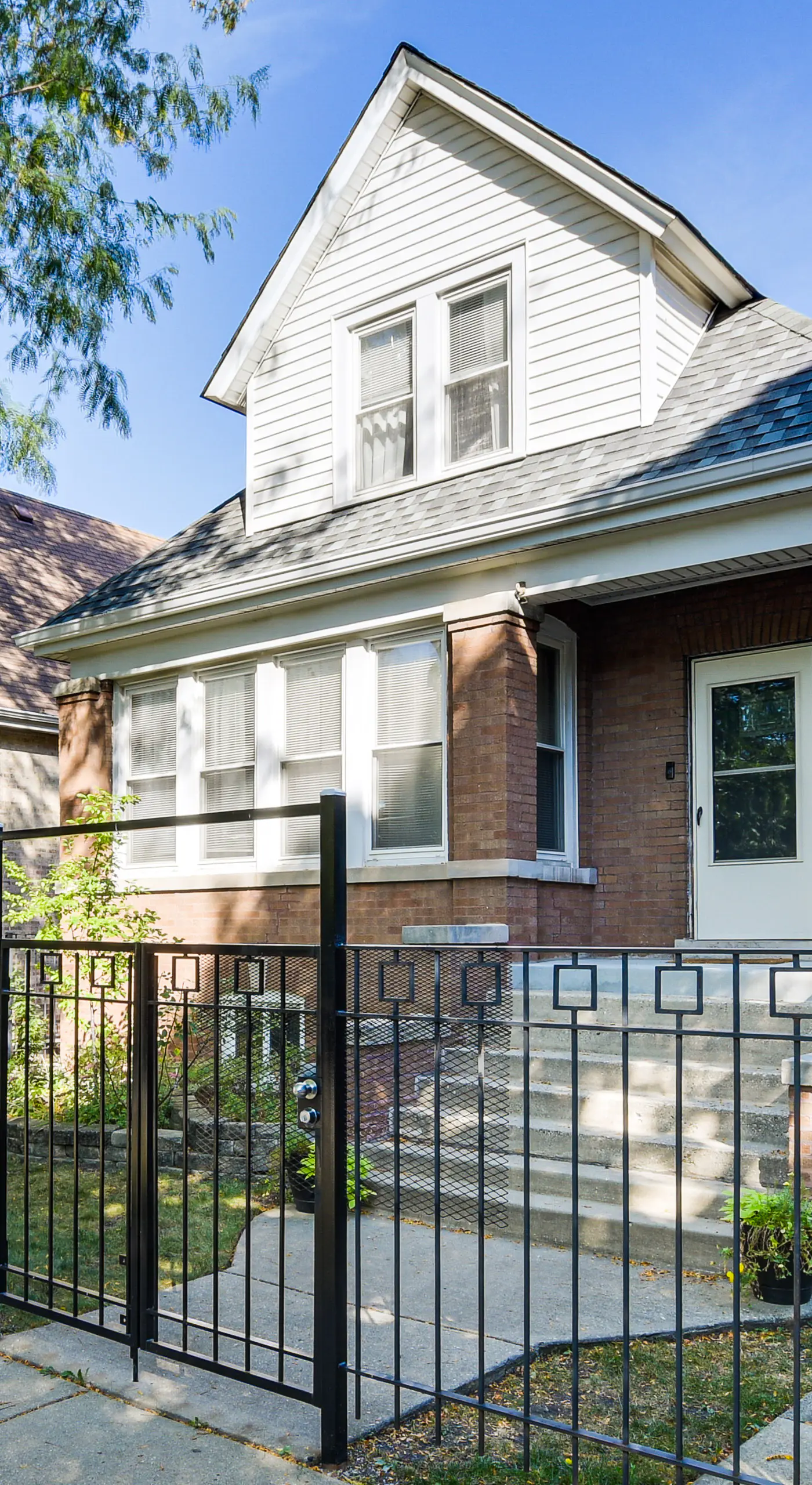 2 Mi to Logan Square: Pet-Friendly Urban Oasis!