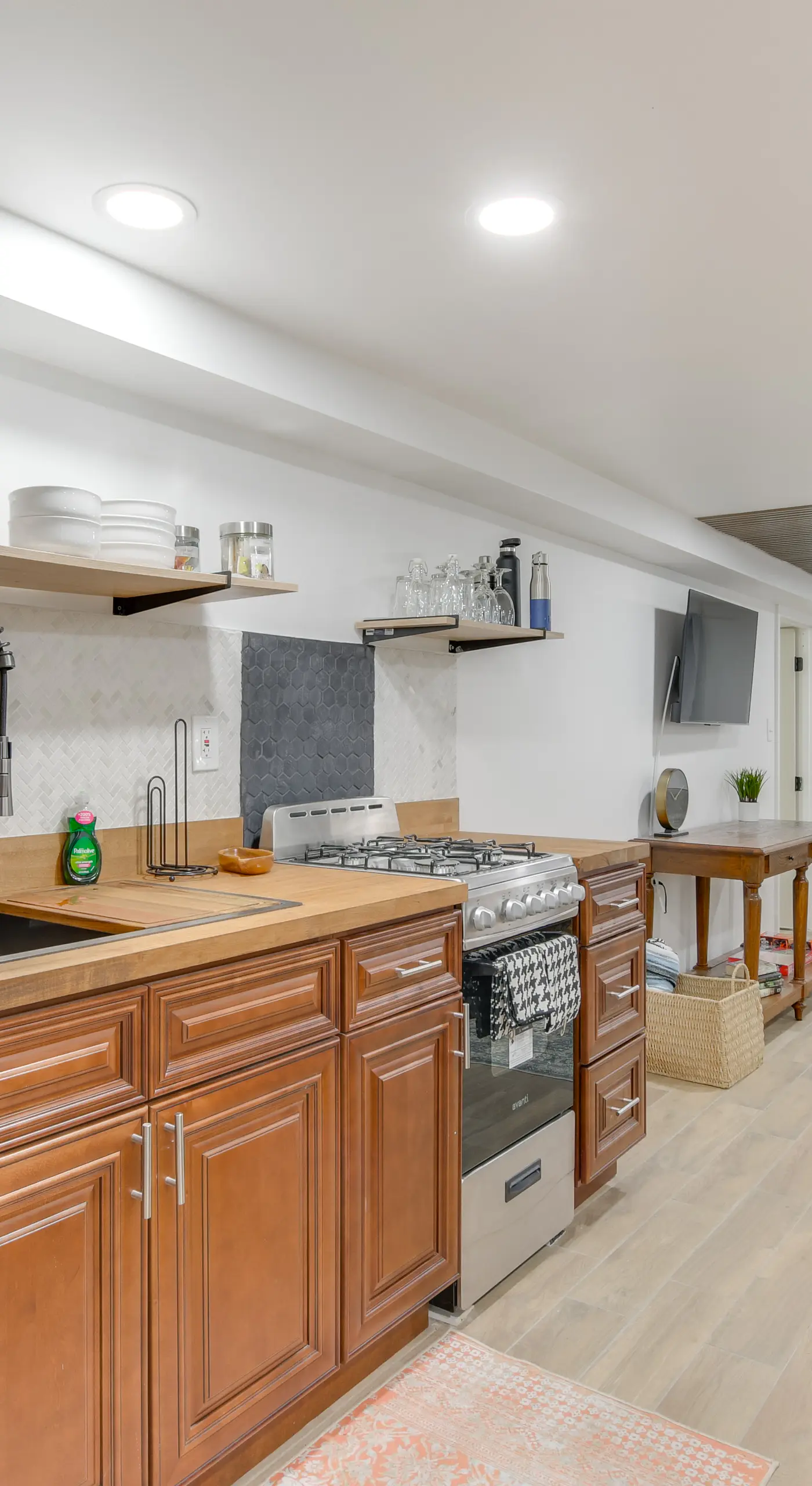 2 Mi to Logan Square: Pet-Friendly Urban Oasis!