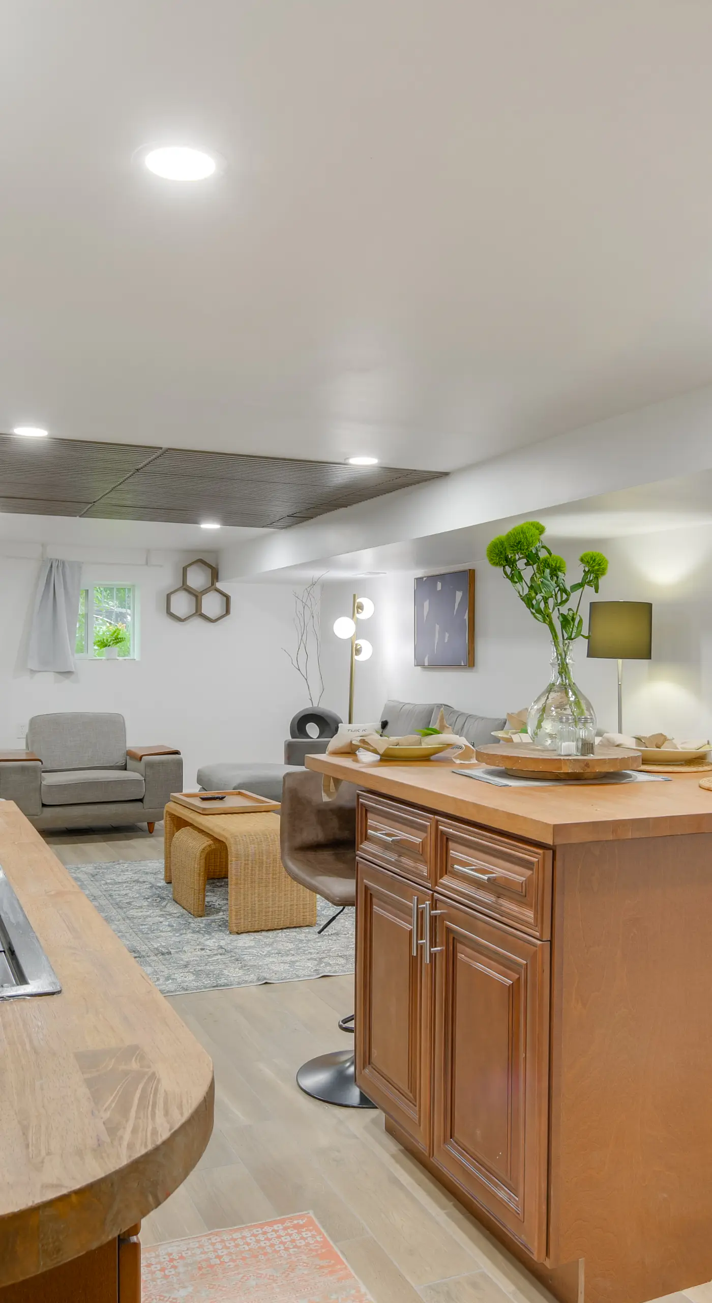 2 Mi to Logan Square: Pet-Friendly Urban Oasis!