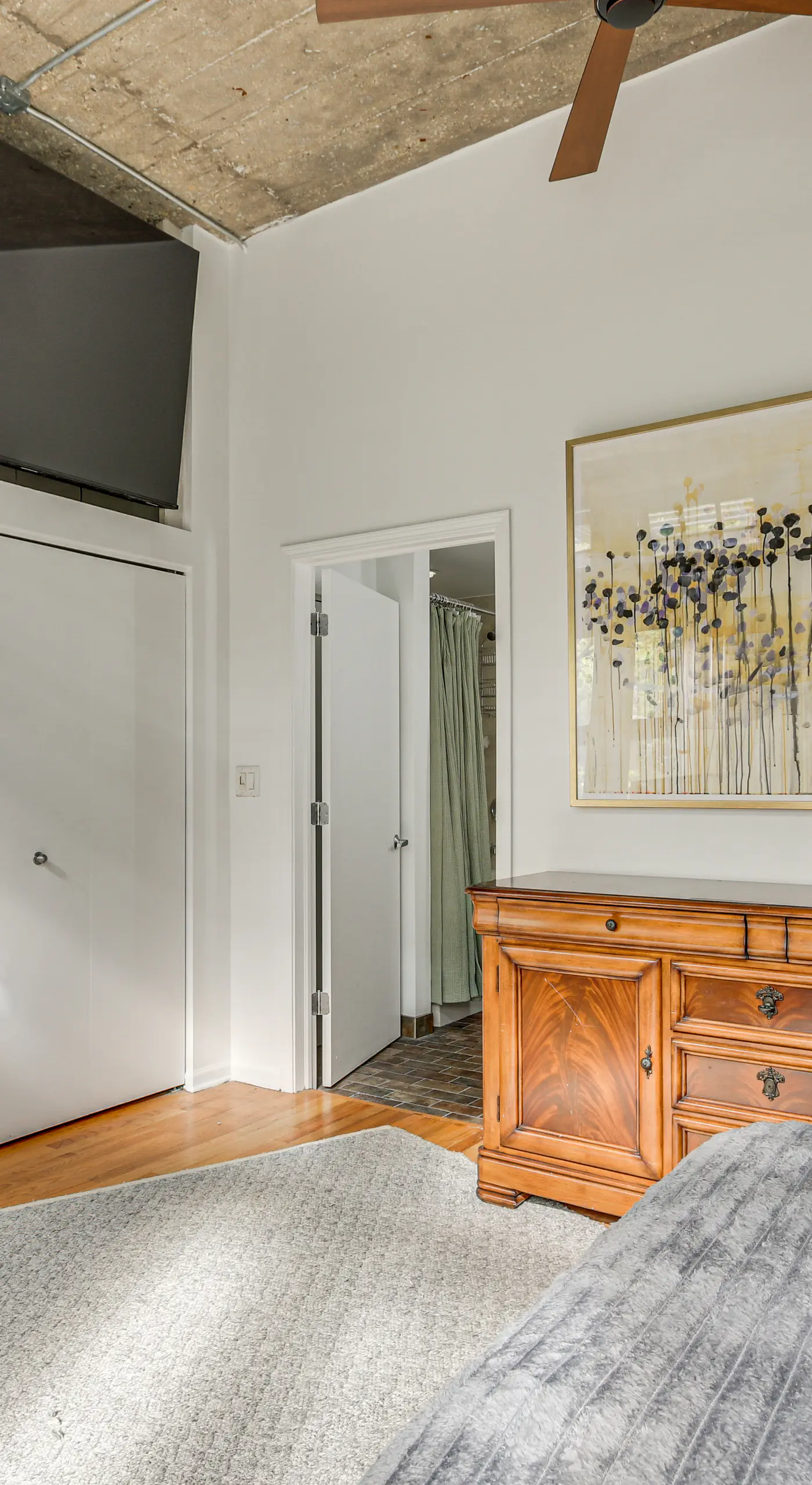 Extended Stay: Walk to UIC Campus & Train!