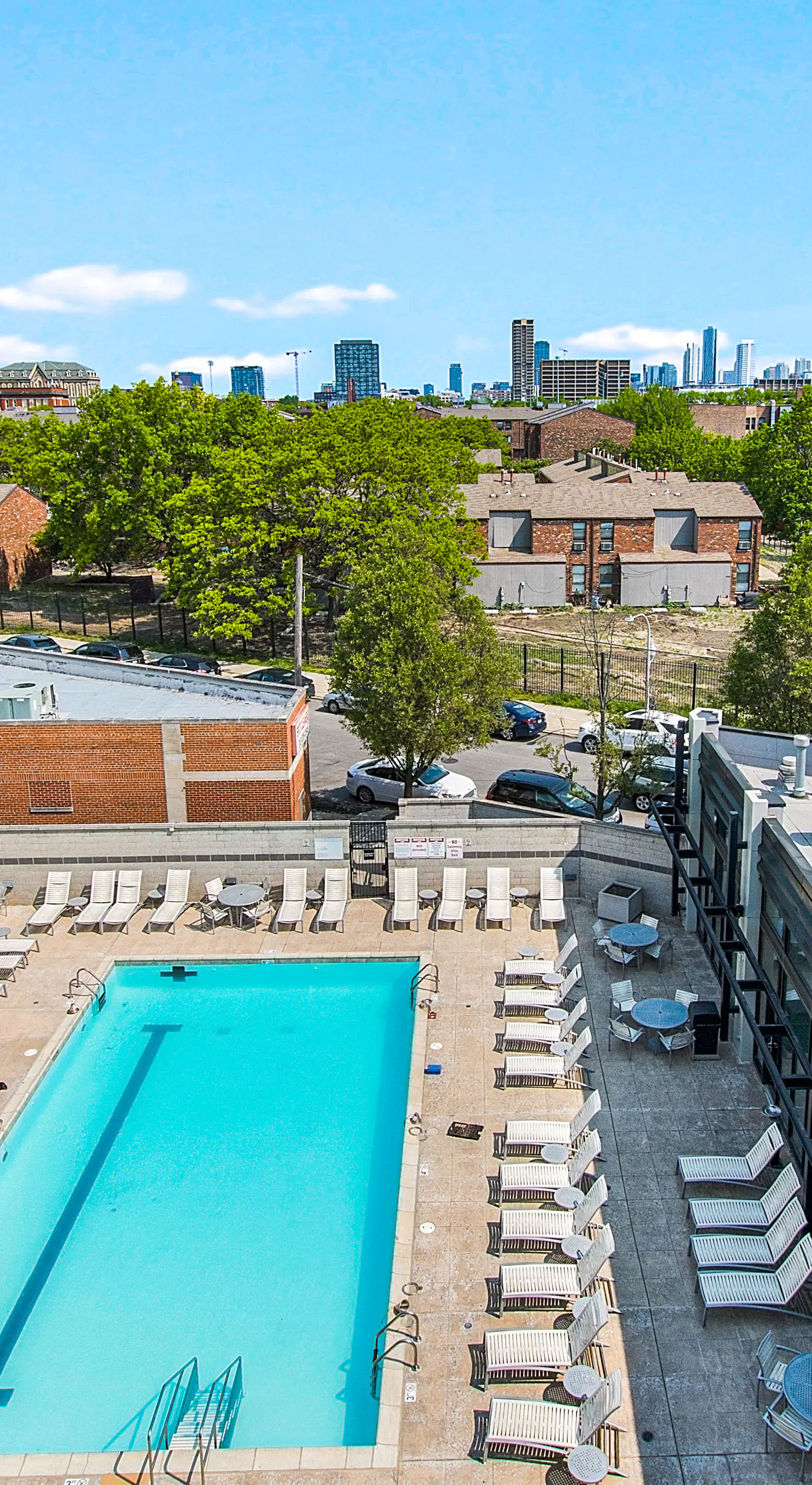 Extended Stay: Walk to UIC Campus & Train!
