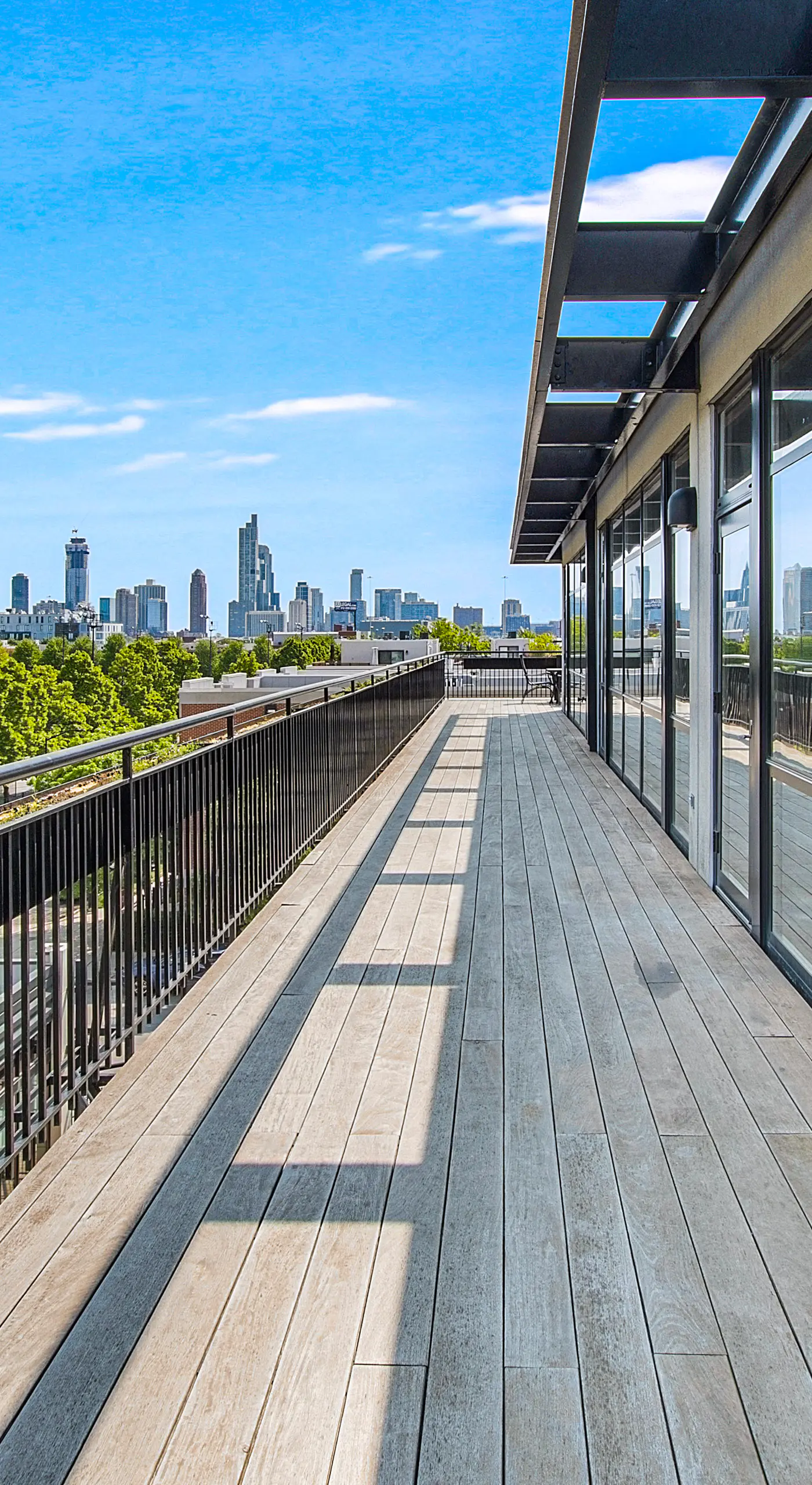 Extended Stay: Walk to UIC Campus & Train!
