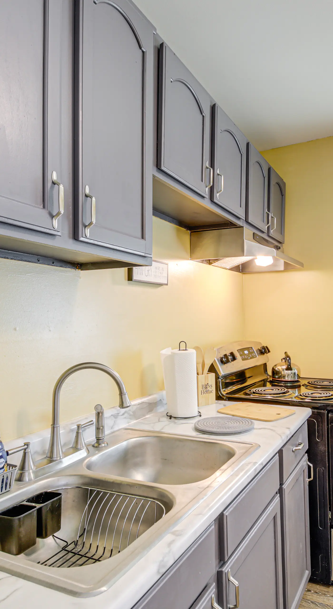 1925 Bungalow-Style Home ~ 2 Mi to Downtown Indy!