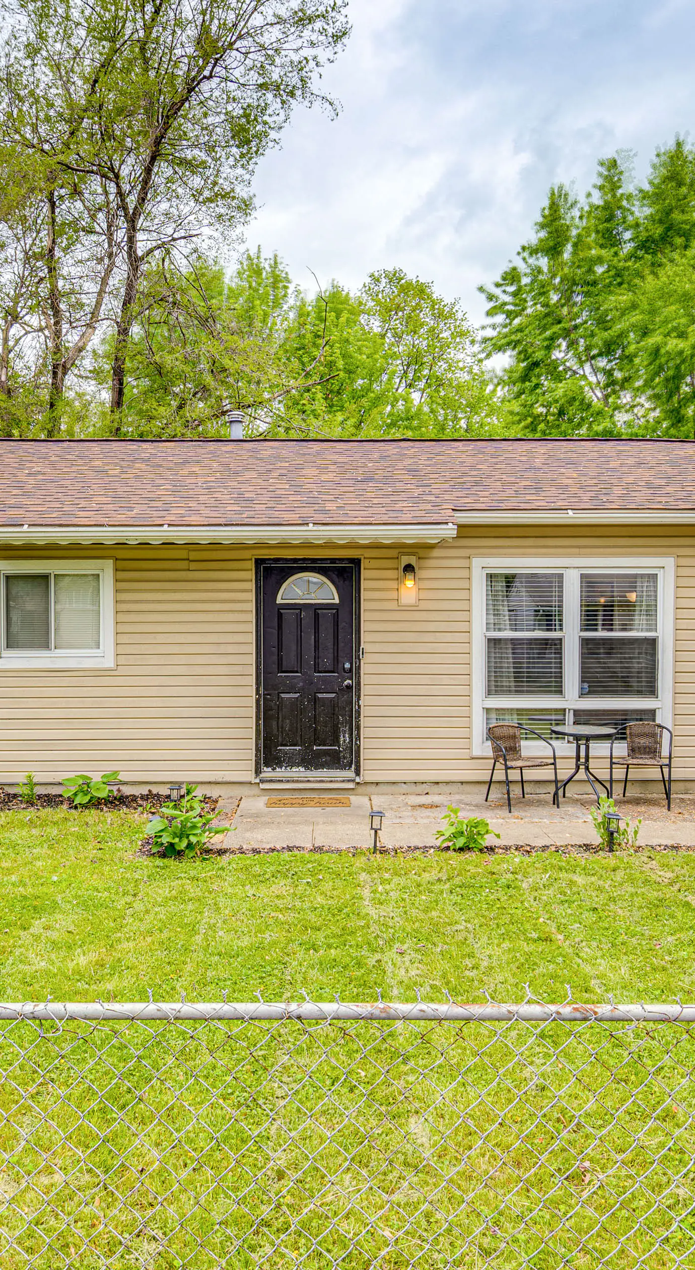 8 Mi to Dtwn Indianapolis: Family Home w/ Yard!