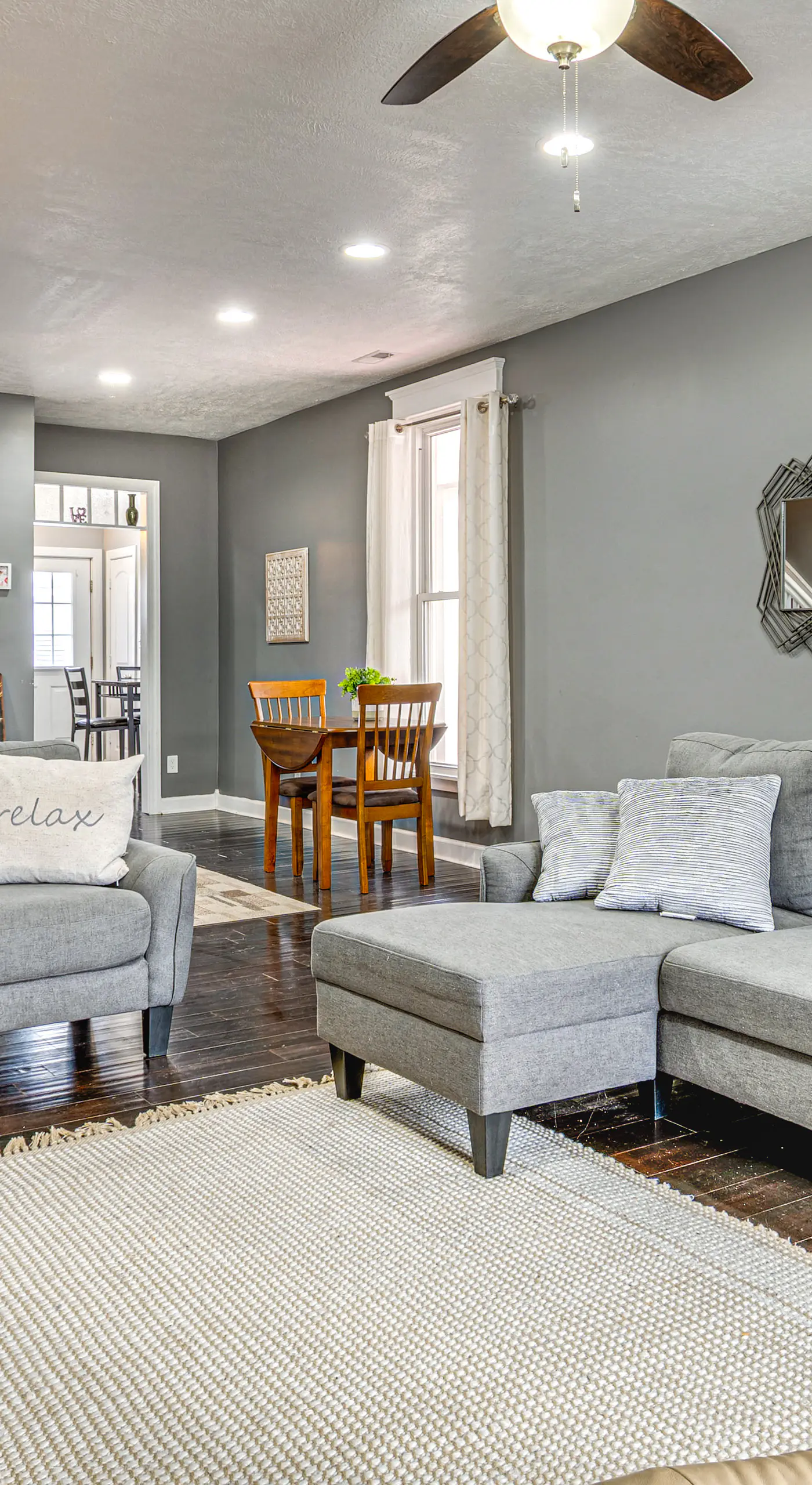 3 Mi to Dtwn Indy: Bright Home w/ Furnished Deck