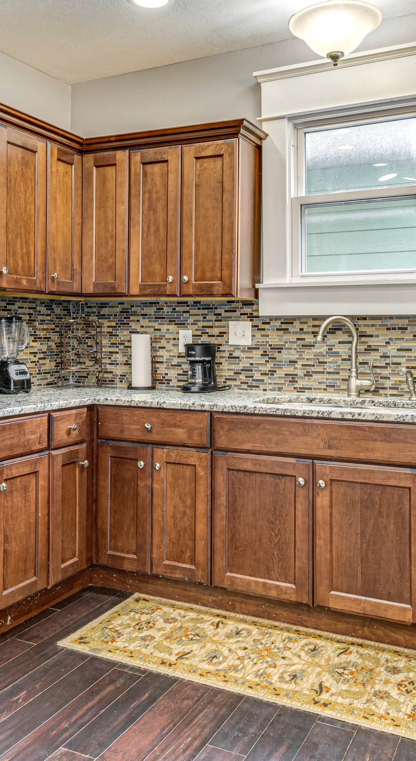 3 Mi to Dtwn Indy: Bright Home w/ Furnished Deck