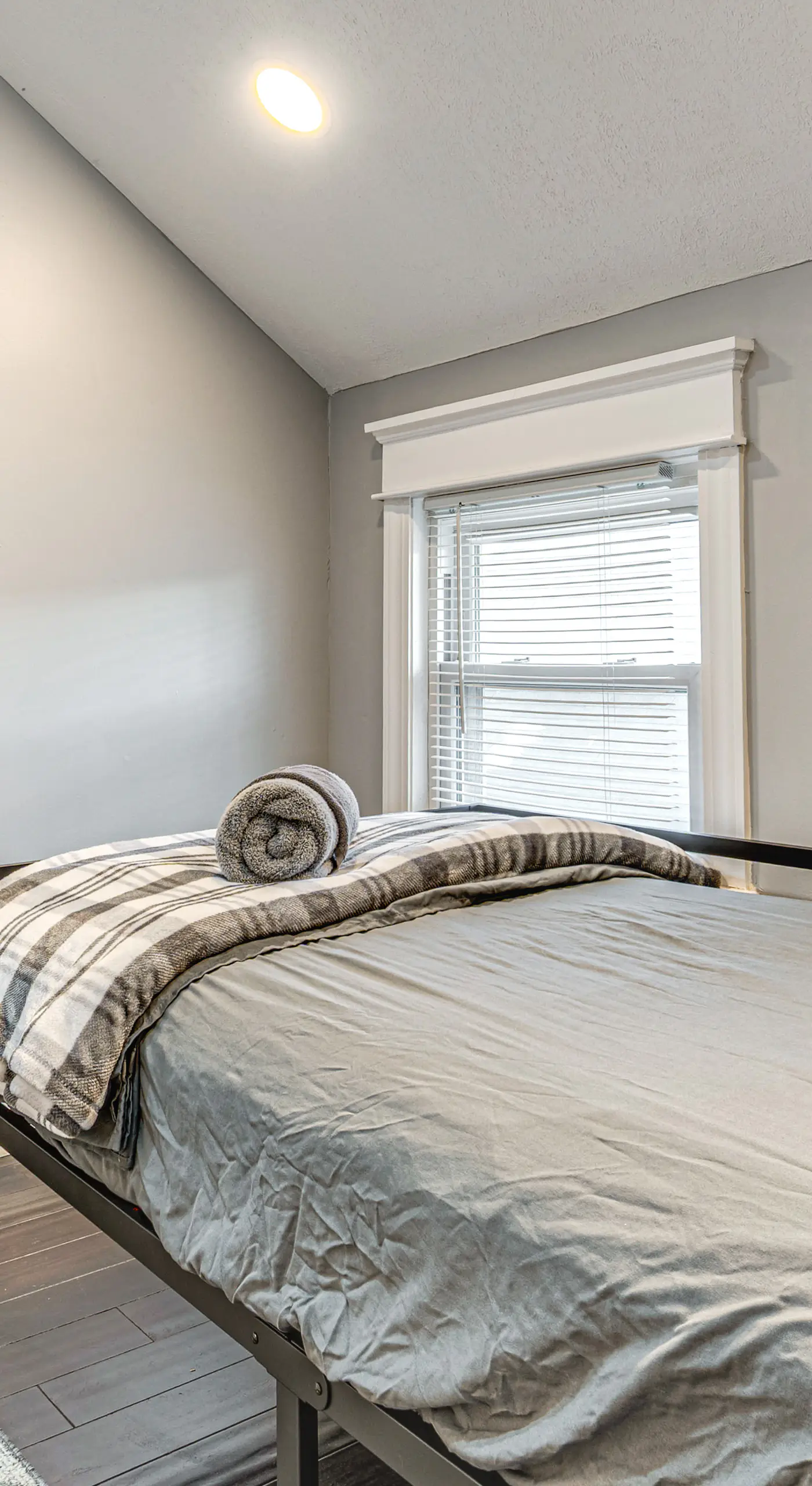 3 Mi to Dtwn Indy: Bright Home w/ Furnished Deck