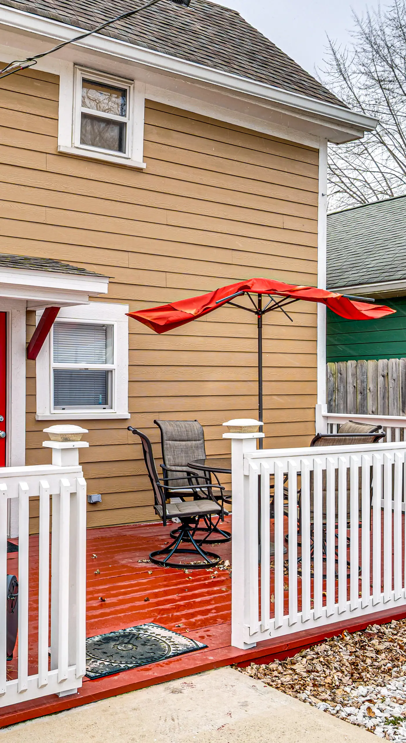 3 Mi to Dtwn Indy: Bright Home w/ Furnished Deck