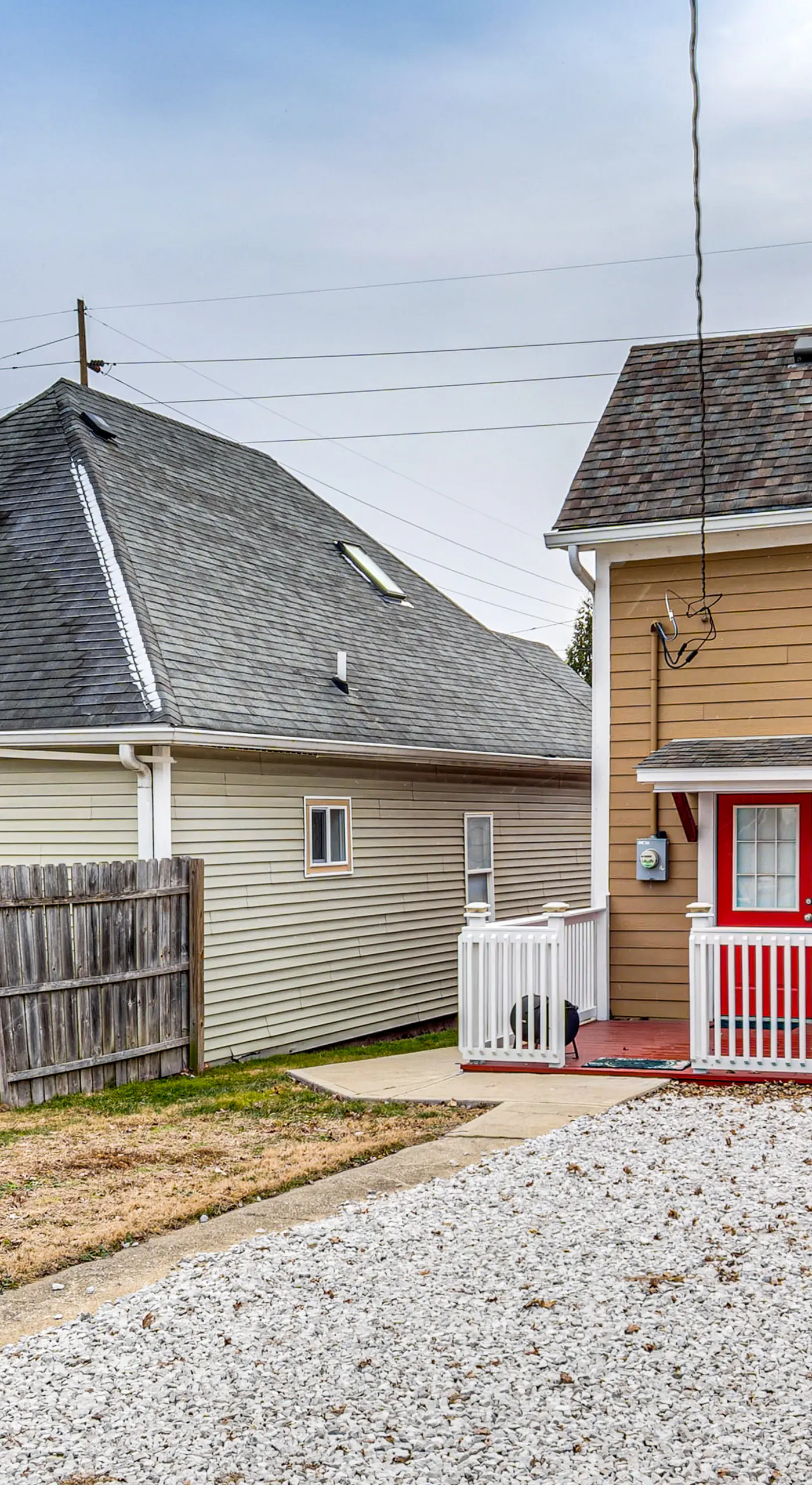 3 Mi to Dtwn Indy: Bright Home w/ Furnished Deck