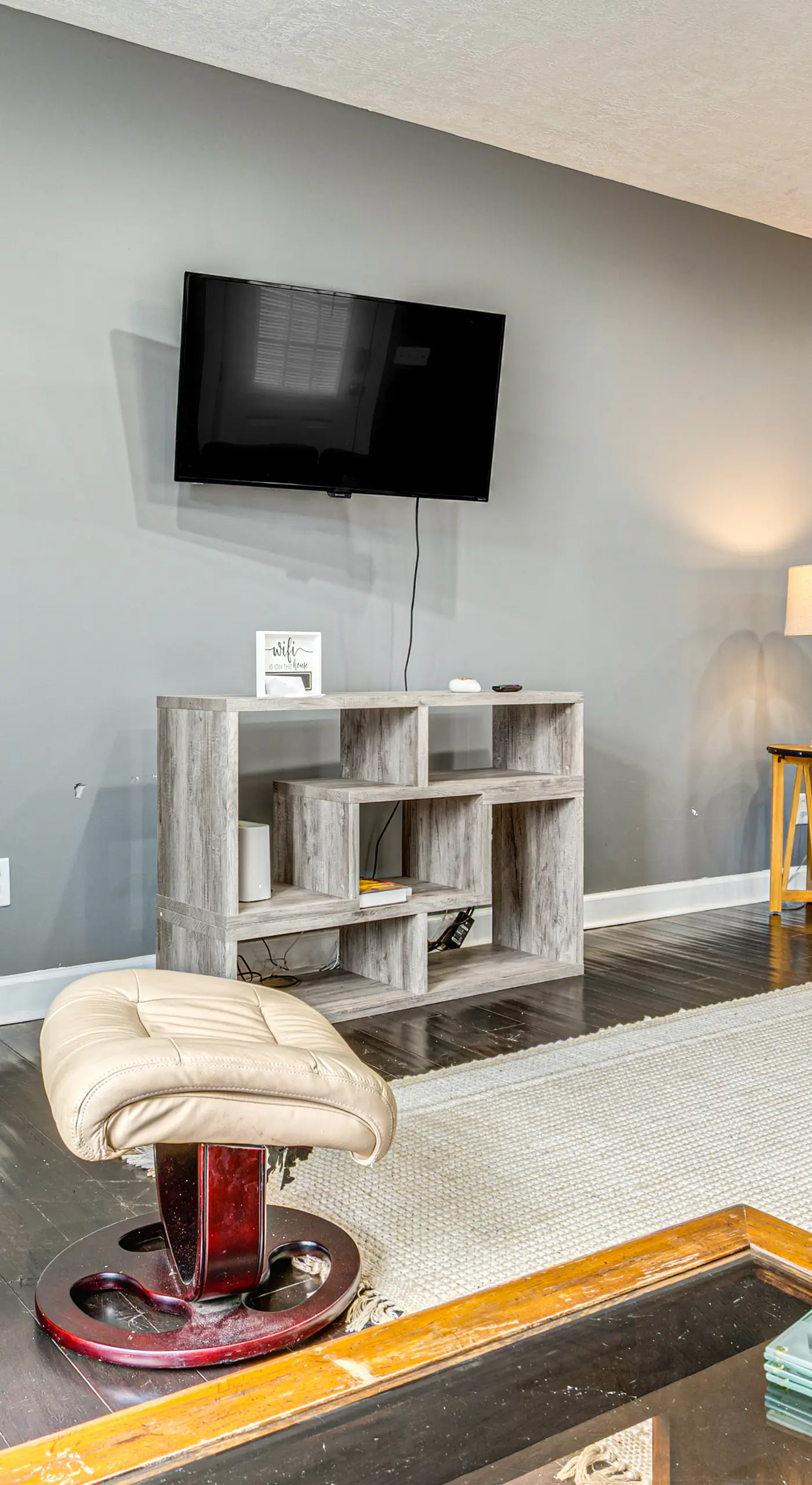 3 Mi to Dtwn Indy: Bright Home w/ Furnished Deck