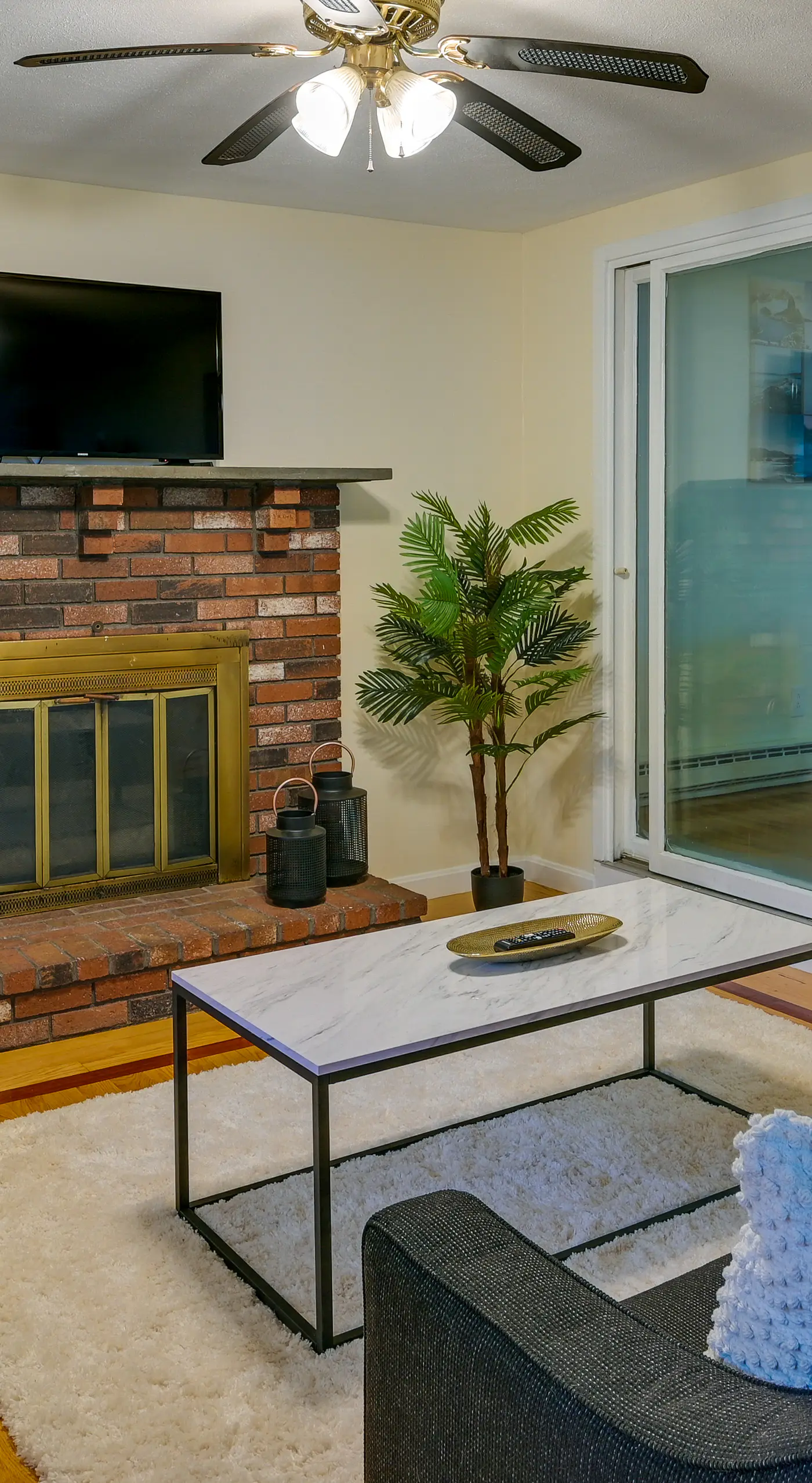 Boston Duplex w/ Foosball Table: 11 Mi to Downtown
