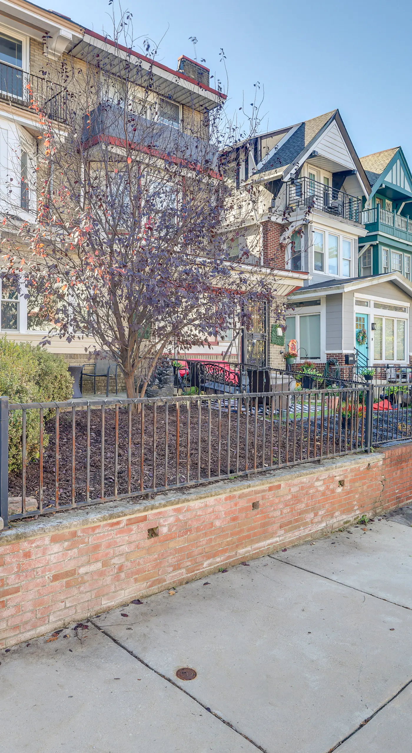 Pet Friendly! 3-Story Home Near Lincoln Financial