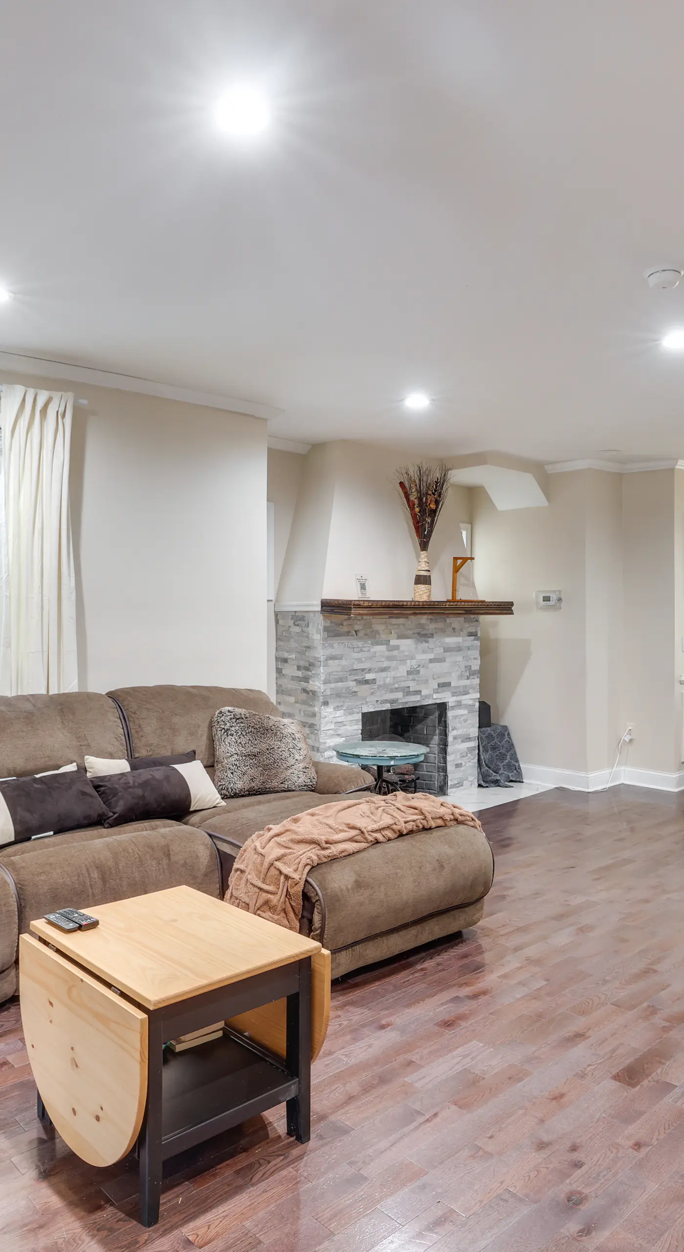 Pet Friendly! 3-Story Home Near Lincoln Financial