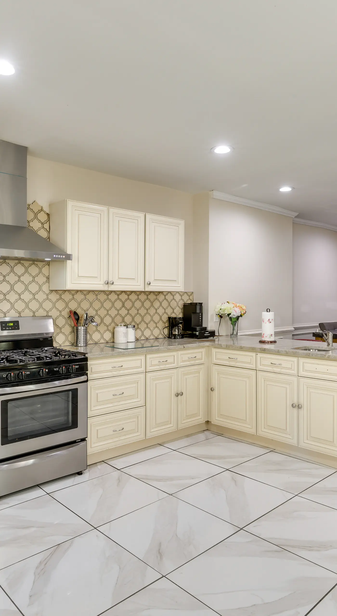 Pet Friendly! 3-Story Home Near Lincoln Financial