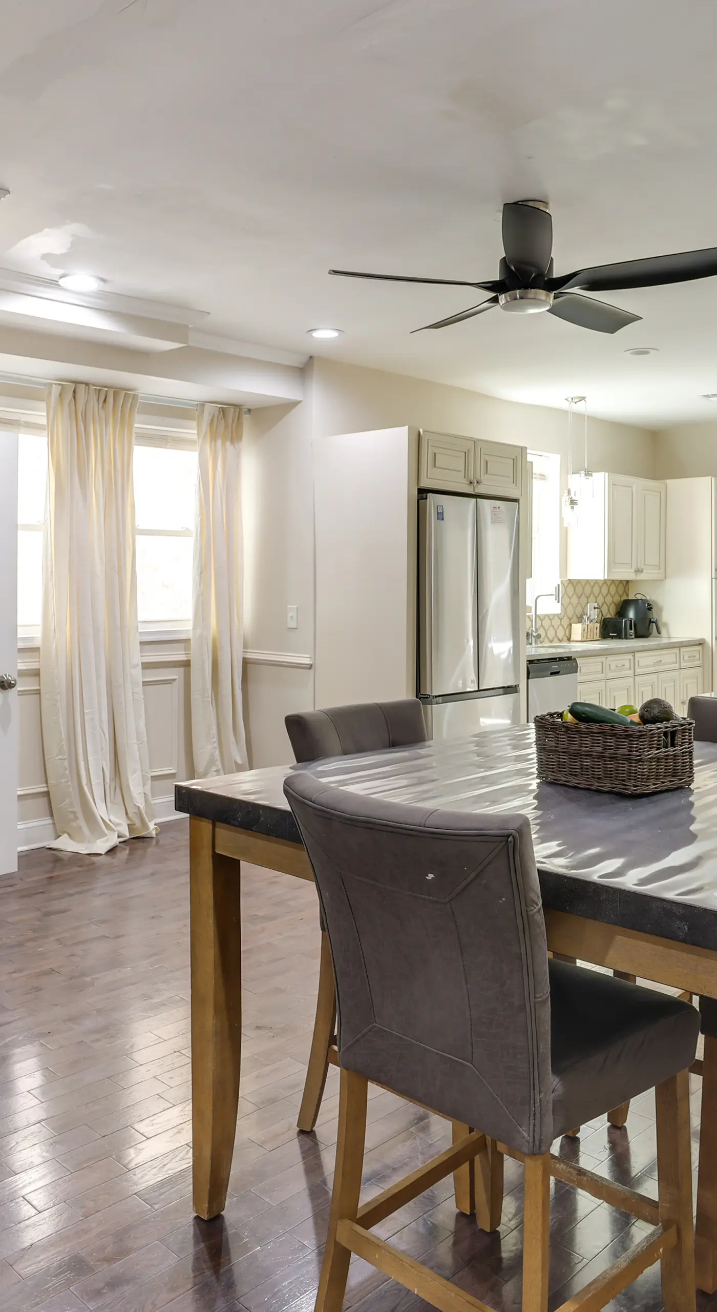 Pet Friendly! 3-Story Home Near Lincoln Financial