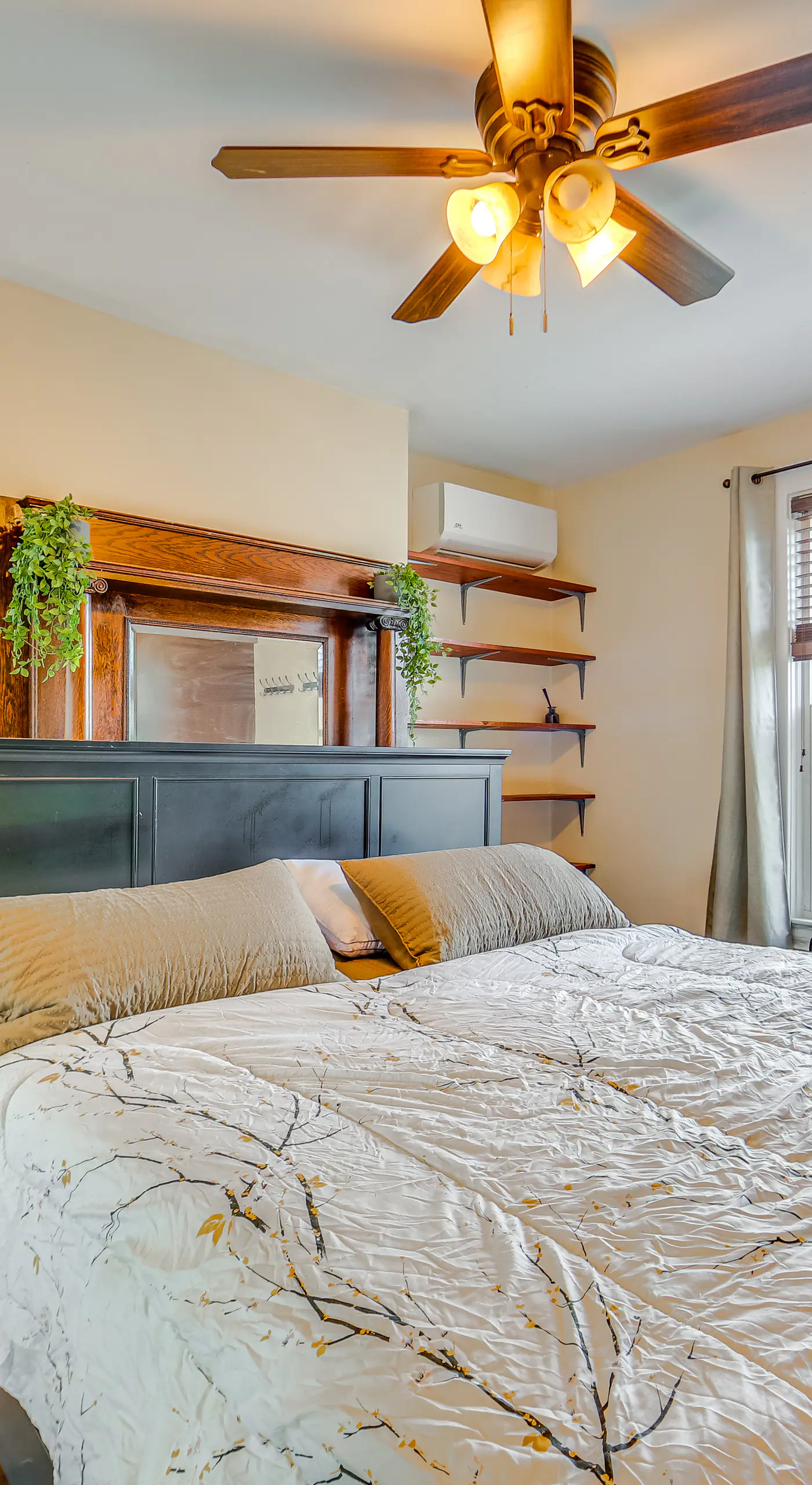 Dog-Friendly Pittsburgh Home, 3 Mi to Downtown!