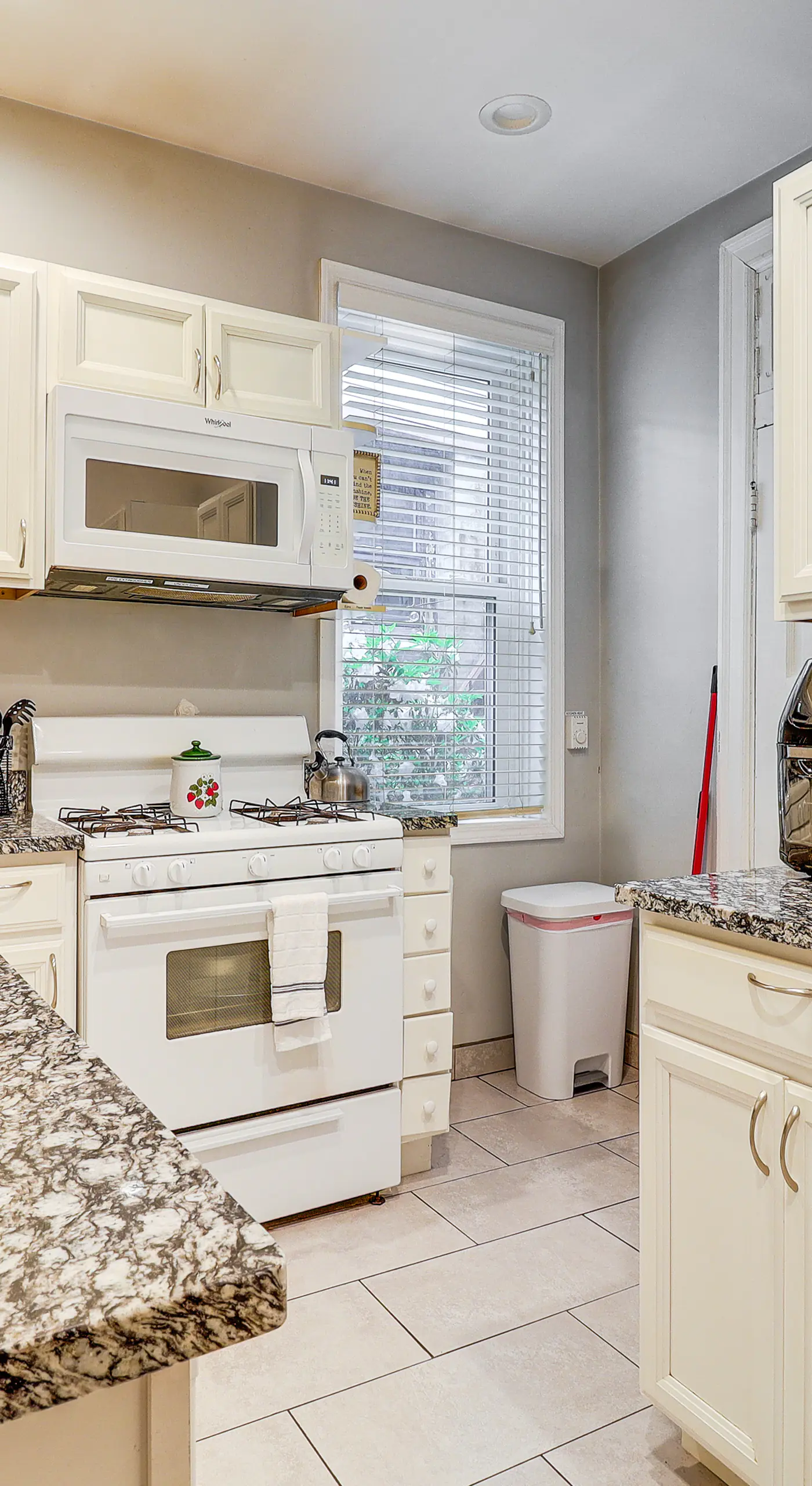 5 Mi to Dtwn Pittsburgh! Pet-Friendly Unit w/ Yard