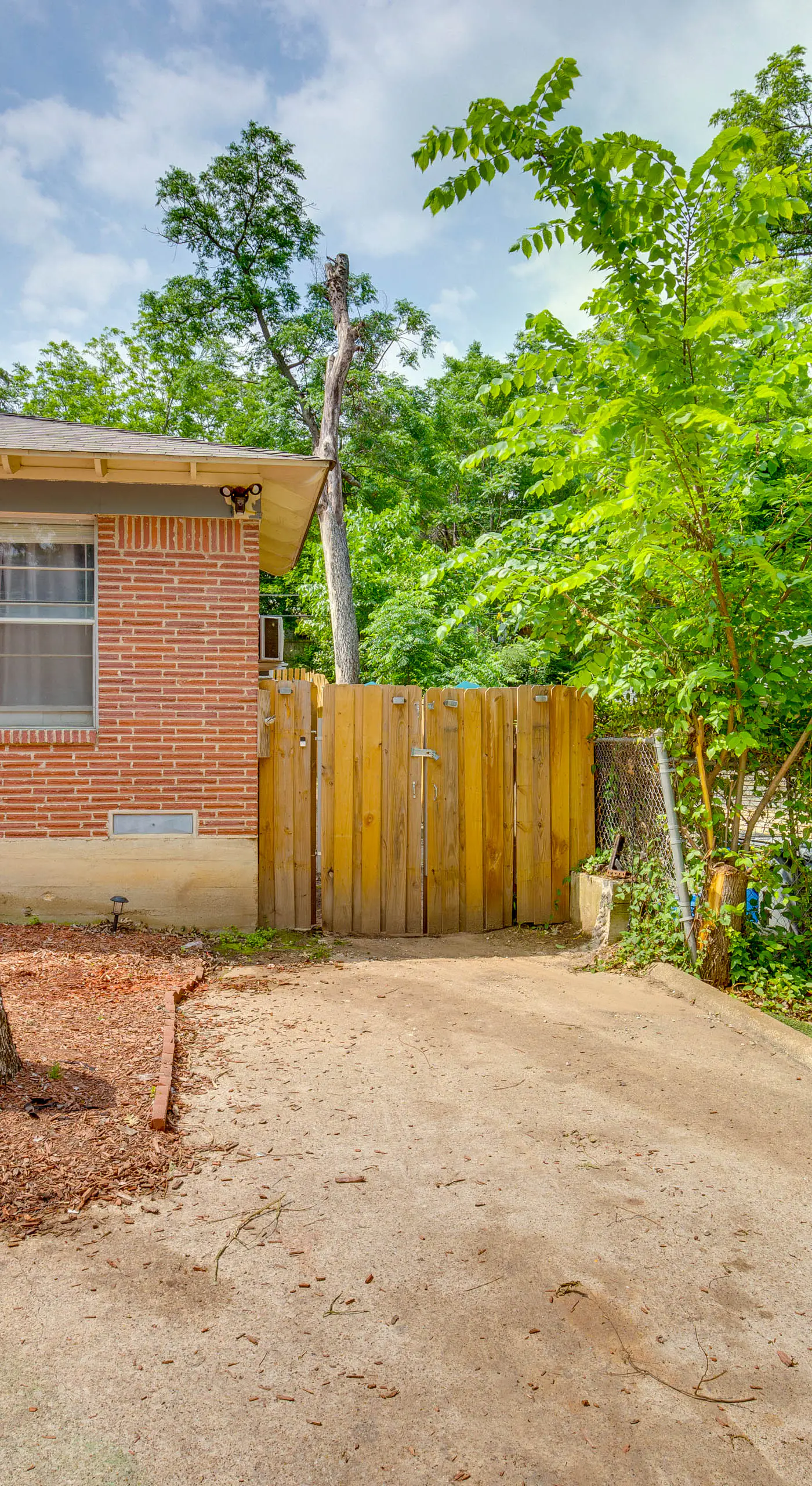 Dallas Studio w/ Home Office - 4 Mi to Fair Park!