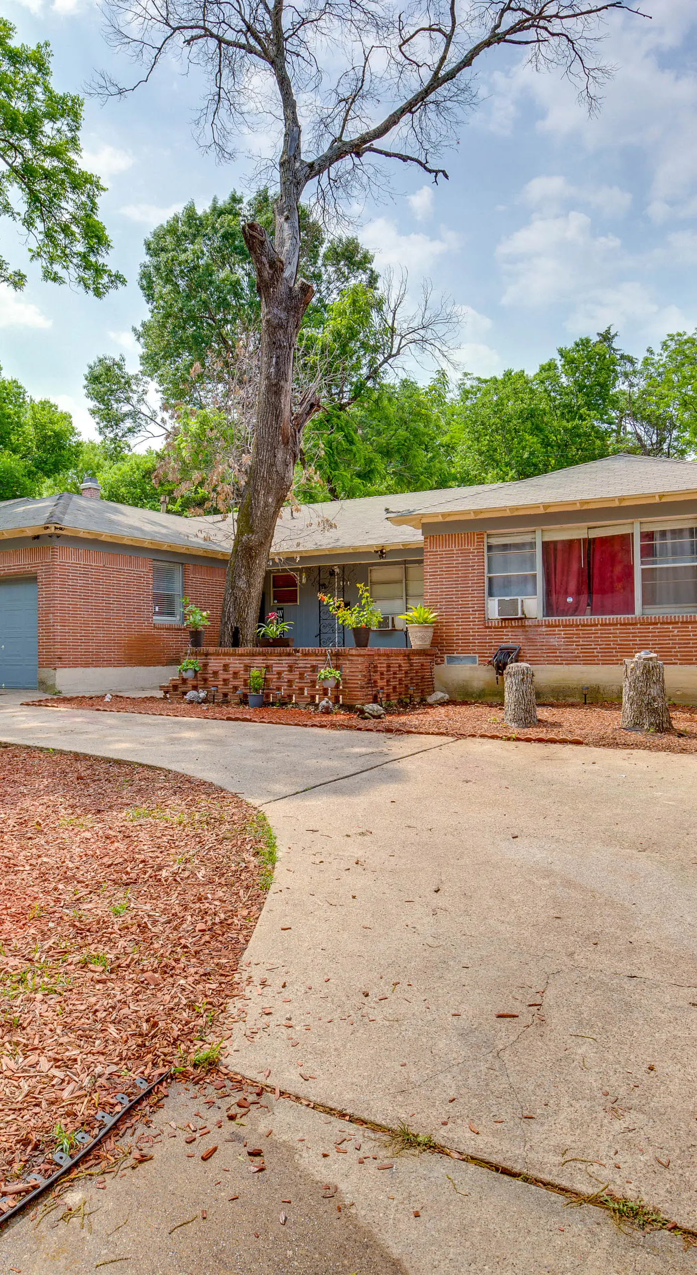 Dallas Studio w/ Home Office - 4 Mi to Fair Park!