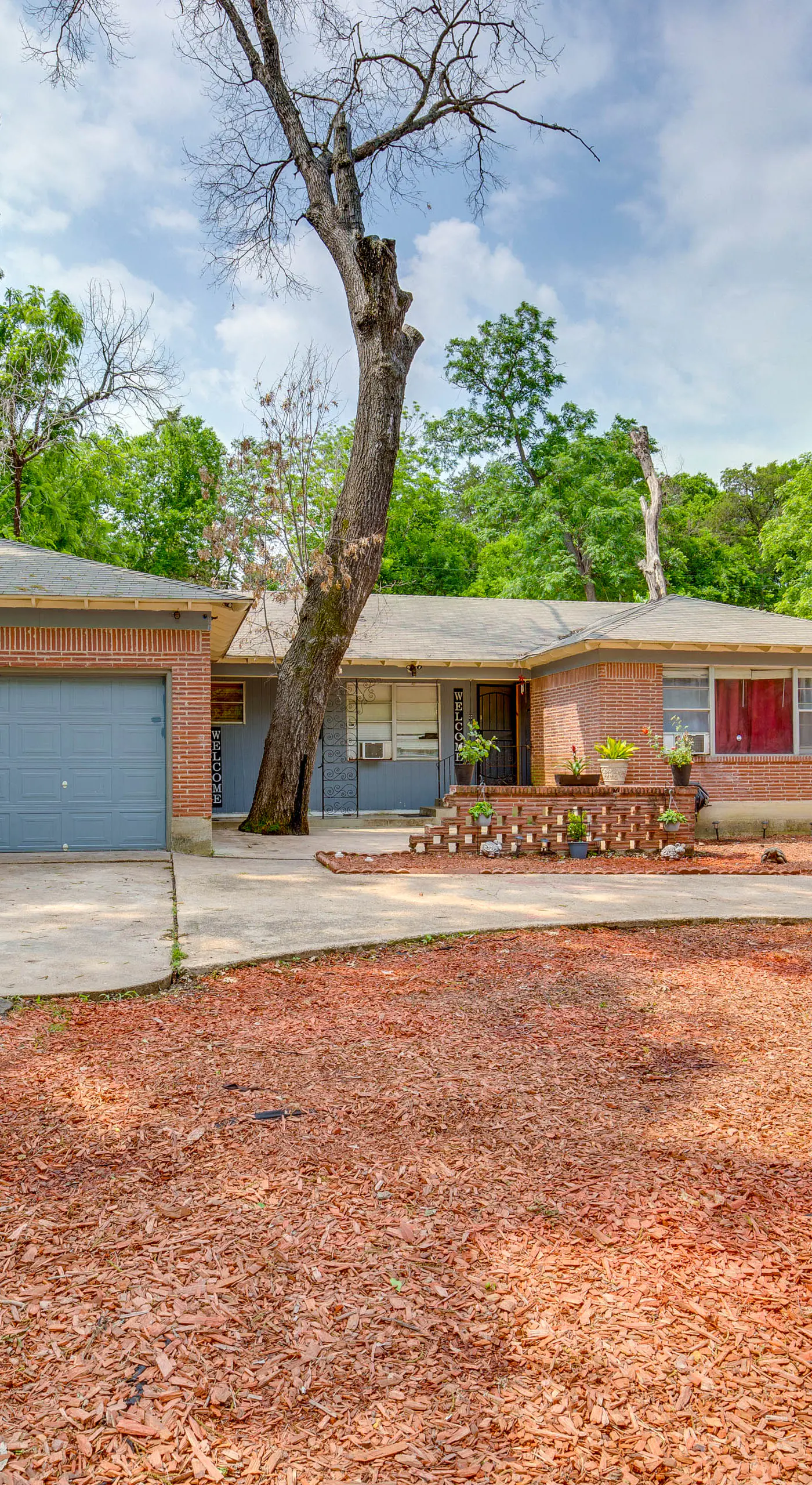 Dallas Studio w/ Home Office - 4 Mi to Fair Park!