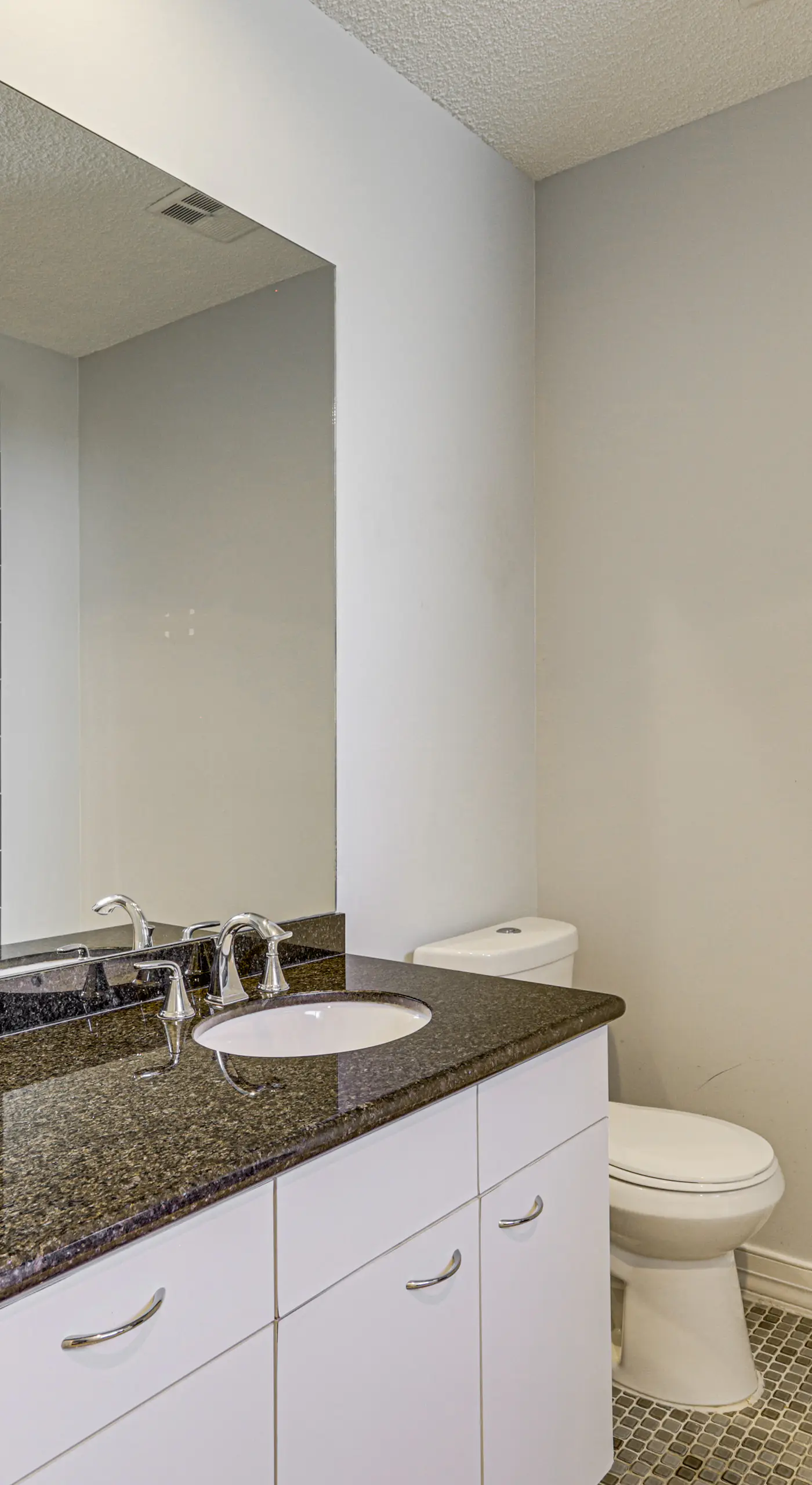 < 2 Mi to Galleria: Spacious Houston Home!