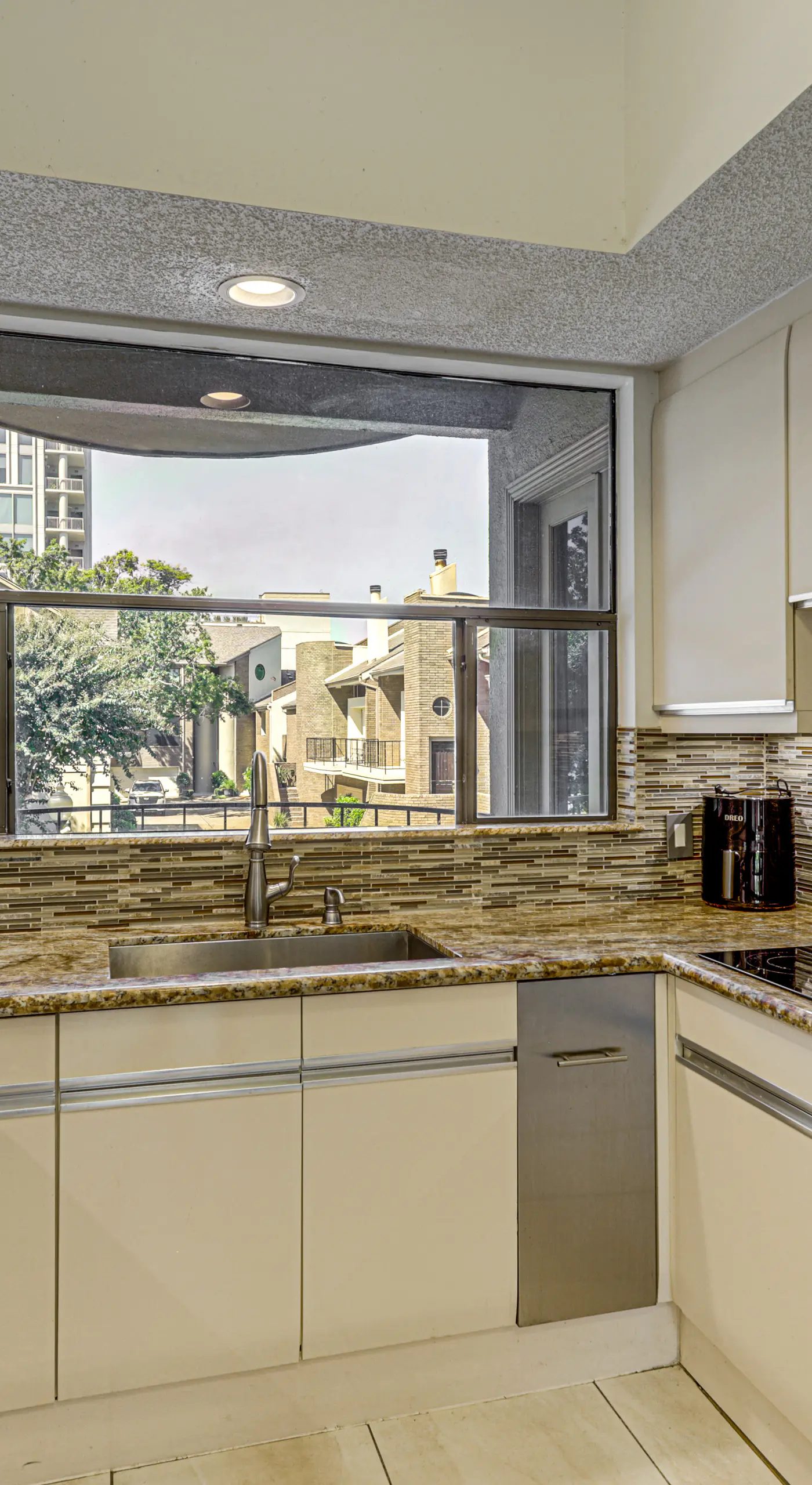 < 2 Mi to Galleria: Spacious Houston Home!