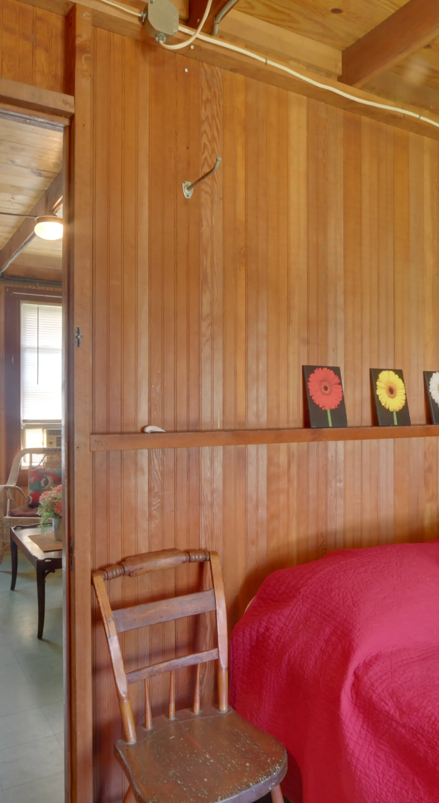 'Grandma's Cottage' w/ Sunroom: Walk to Beach