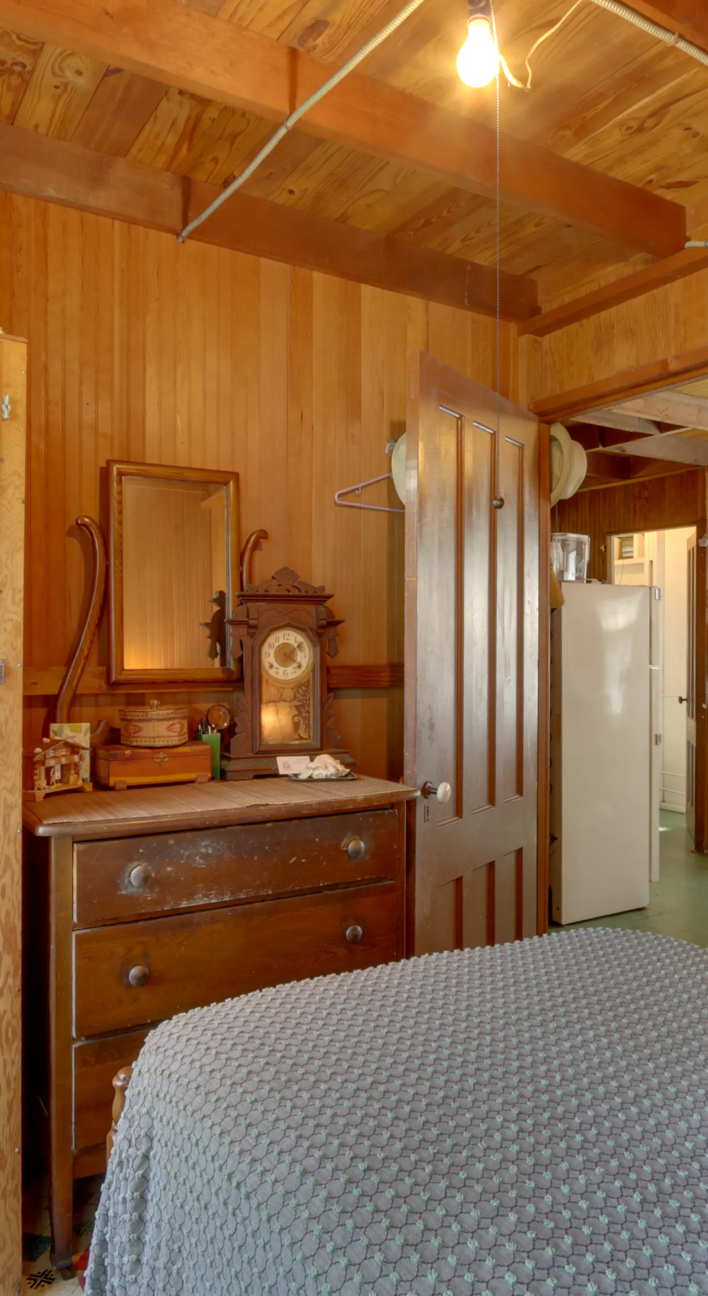 'Grandma's Cottage' w/ Sunroom: Walk to Beach