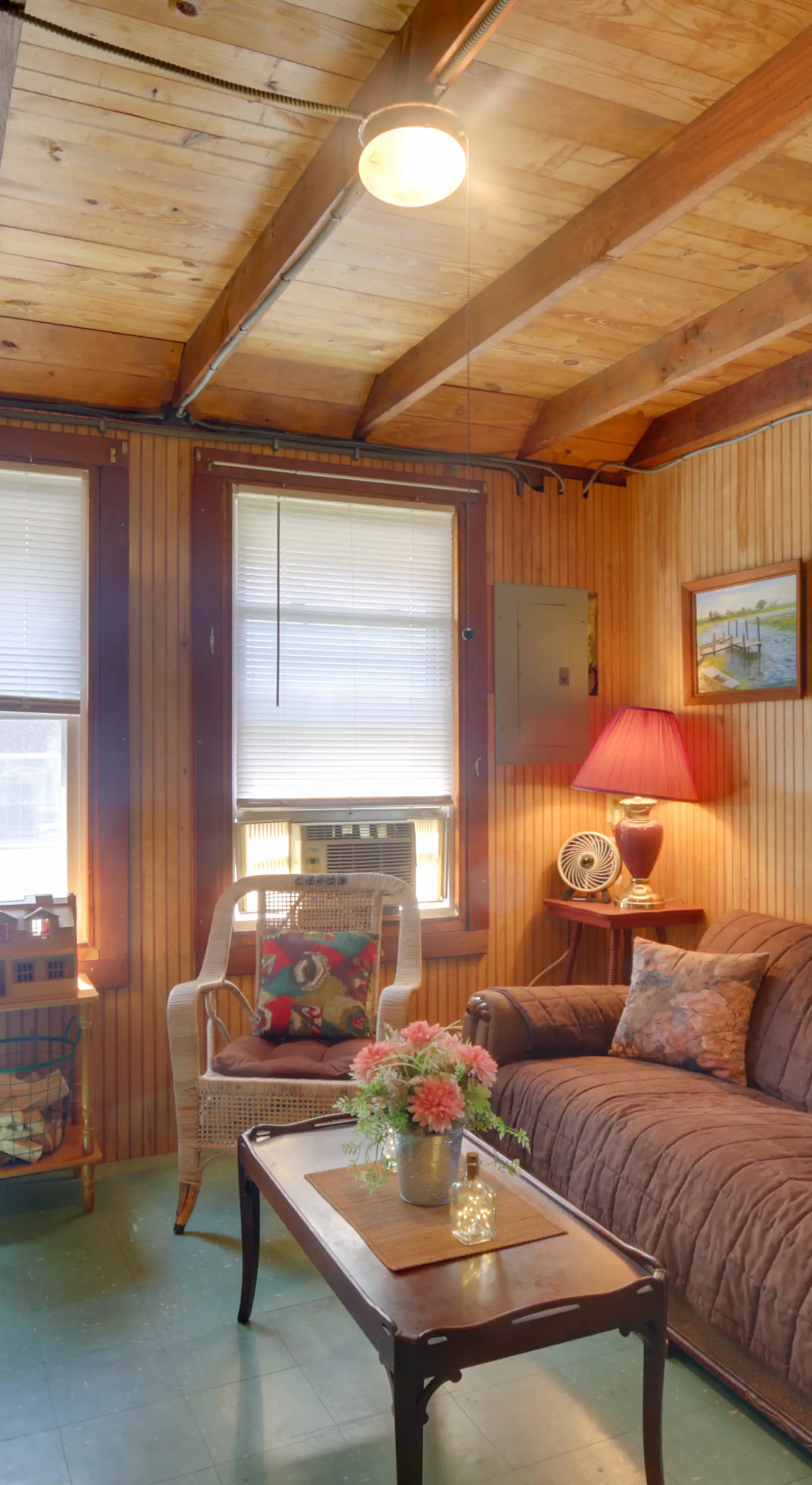 'Grandma's Cottage' w/ Sunroom: Walk to Beach