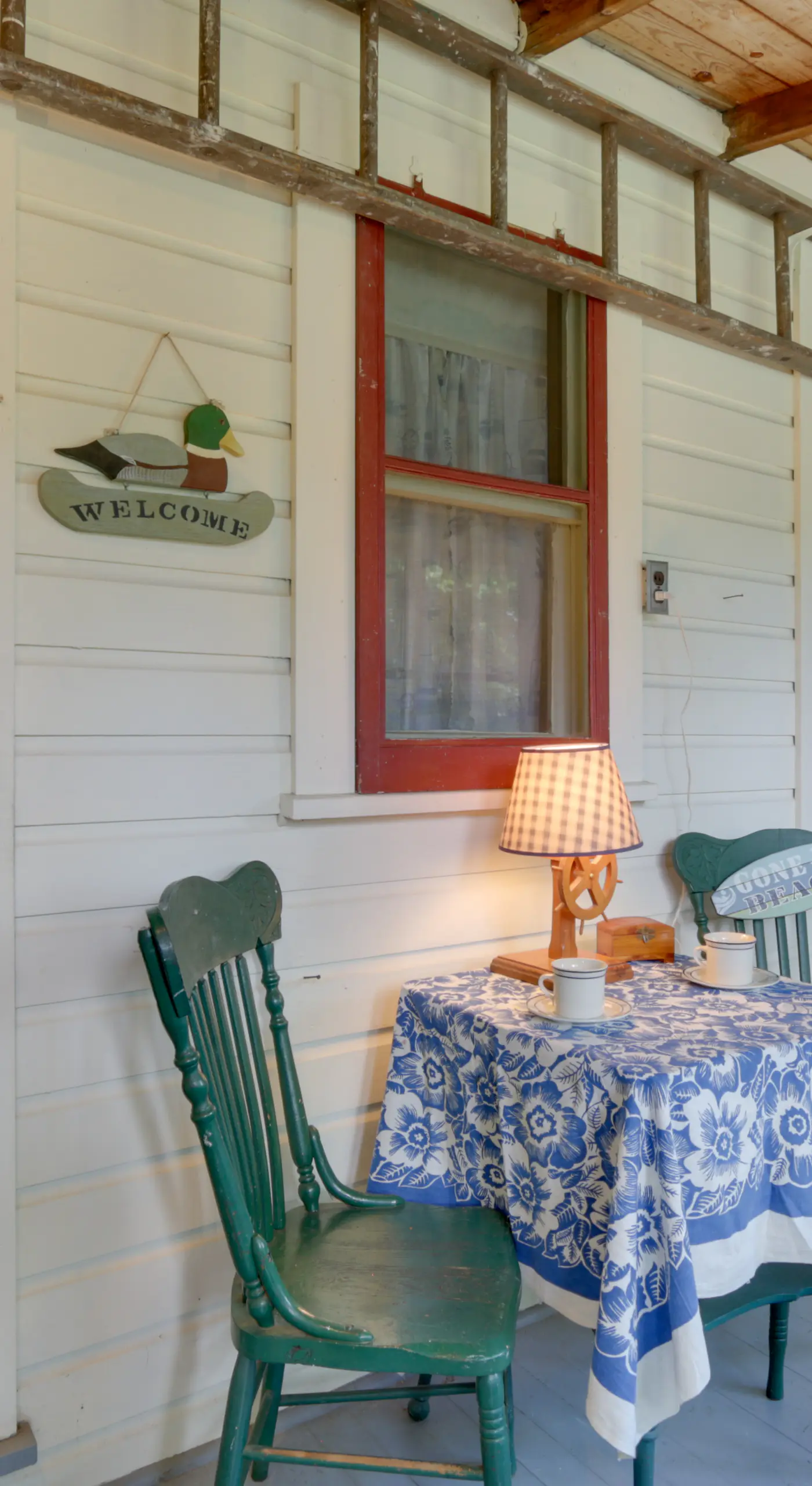 'Grandma's Cottage' w/ Sunroom: Walk to Beach