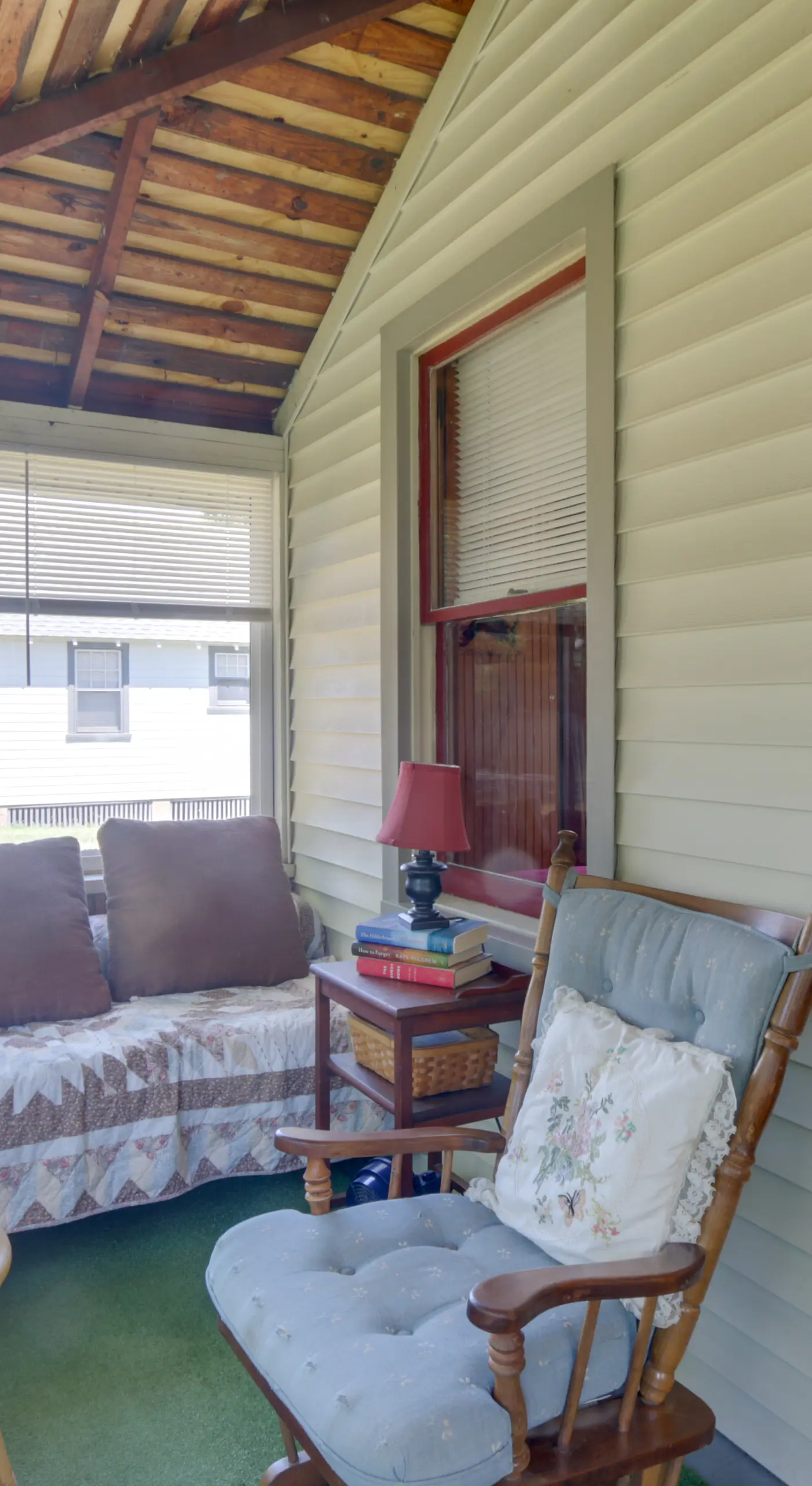 'Grandma's Cottage' w/ Sunroom: Walk to Beach