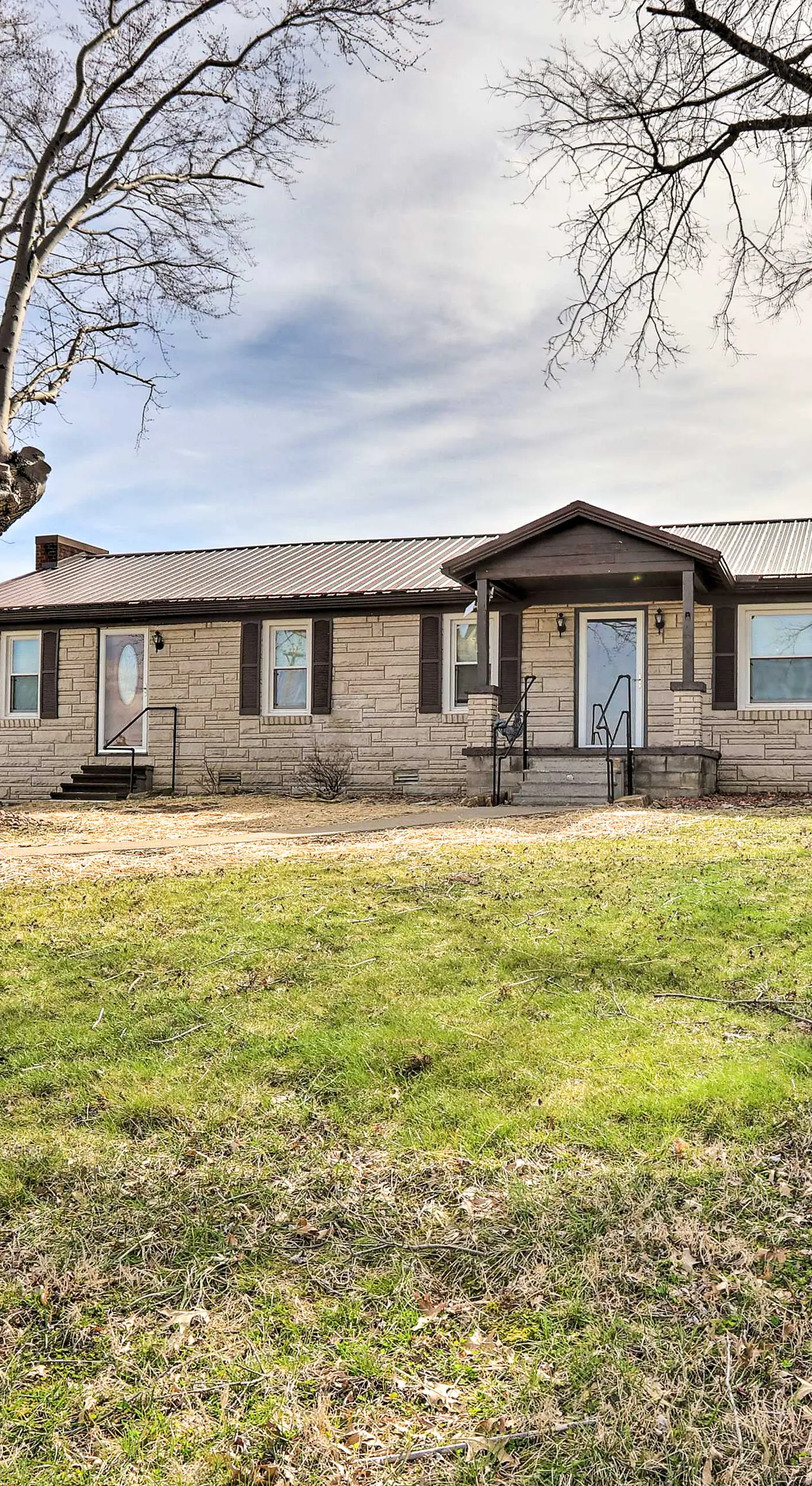Family Home w/ Deck, 2 Mi to Lake Cumberland
