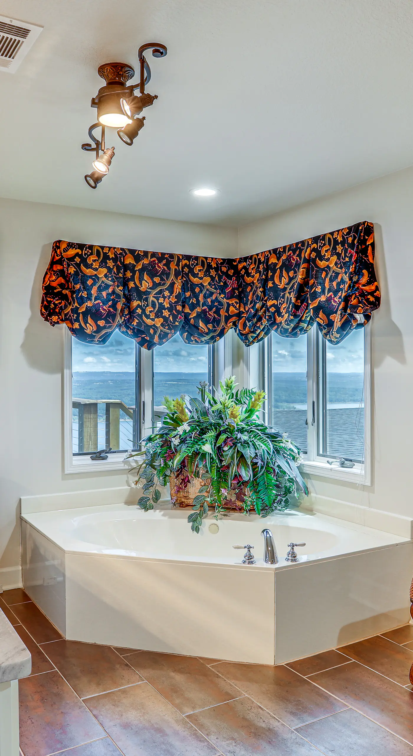 Luxe Home w/ Panoramic Greers Ferry Lake Views