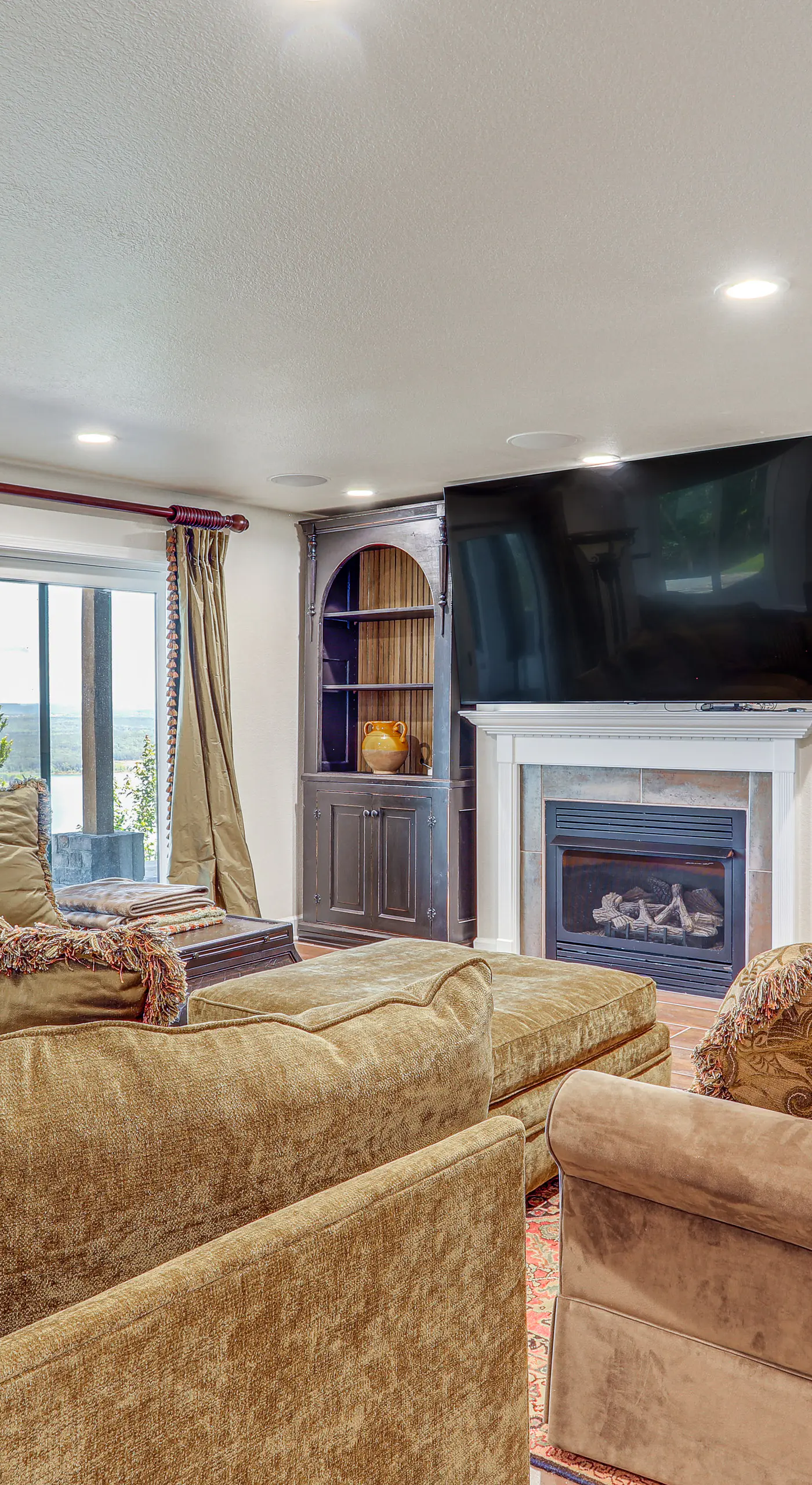 Luxe Home w/ Panoramic Greers Ferry Lake Views
