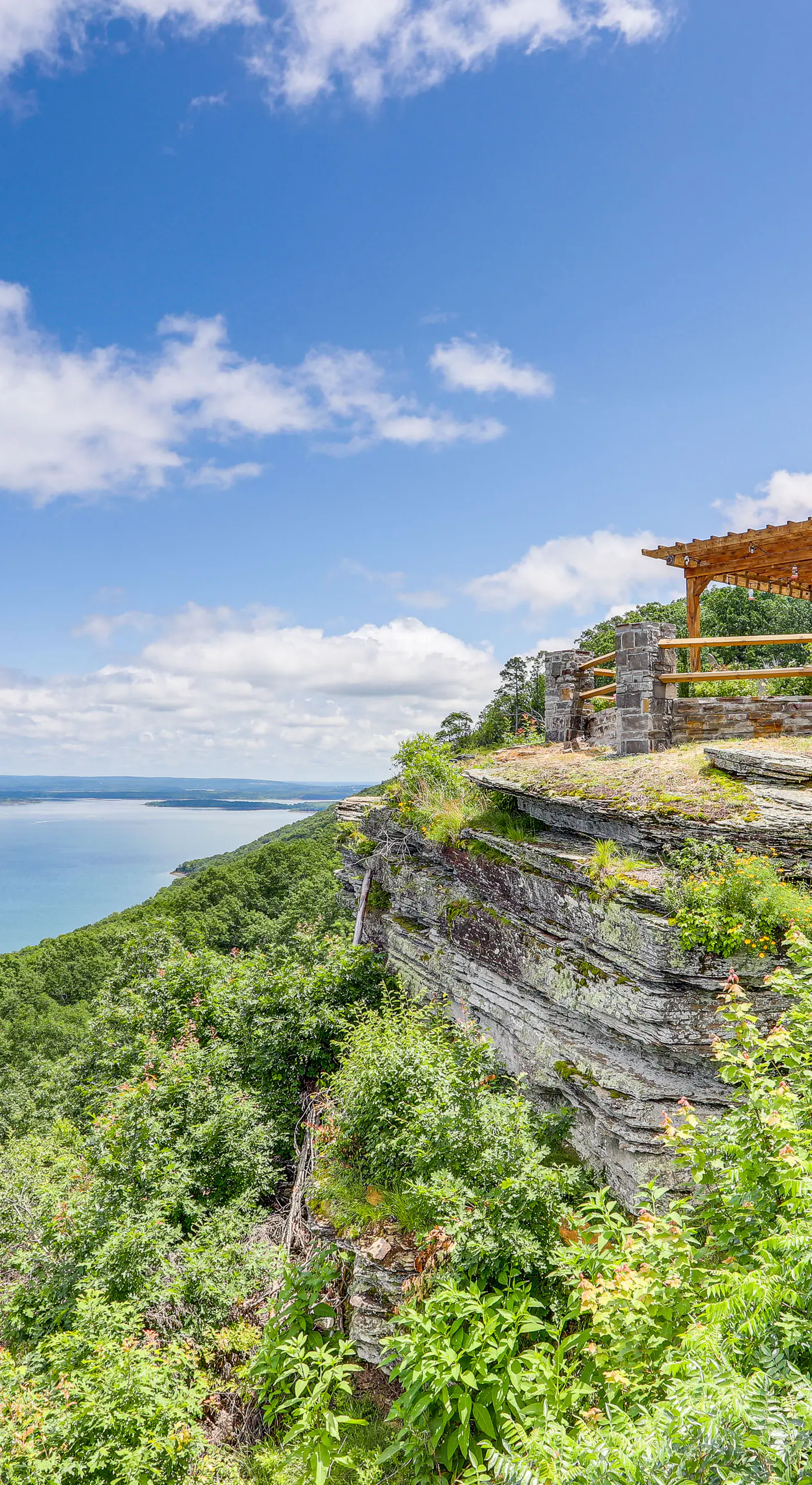 Luxe Home w/ Panoramic Greers Ferry Lake Views