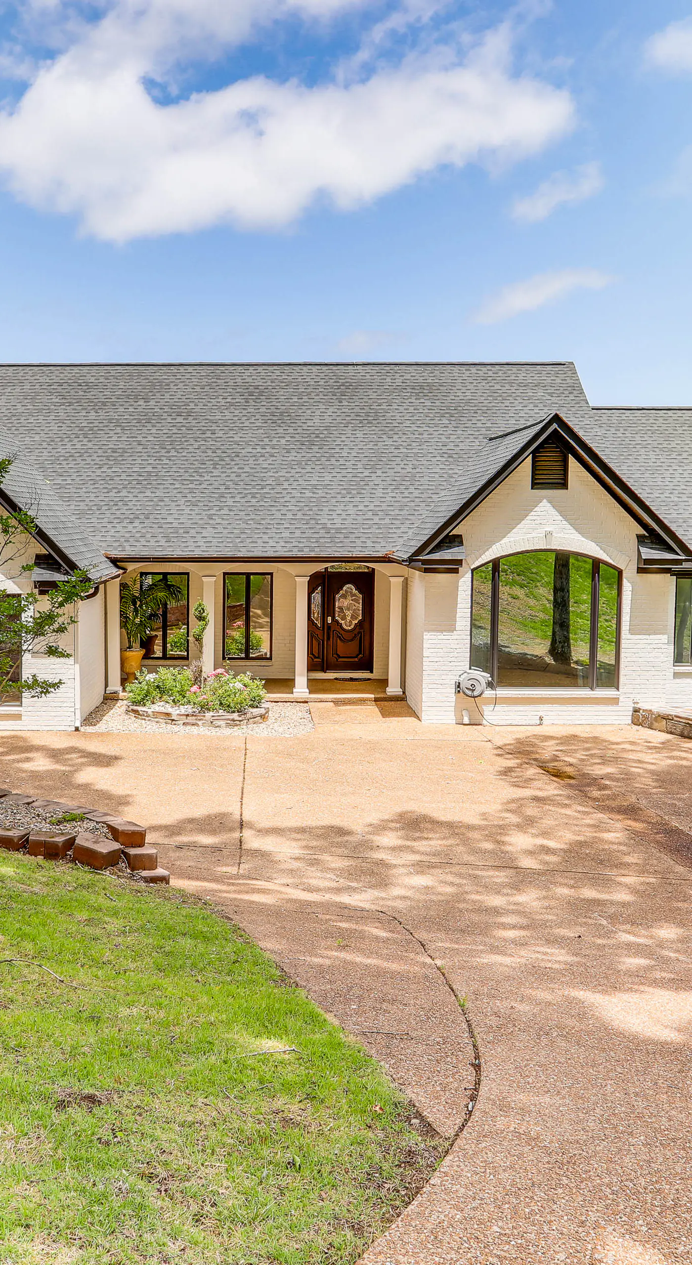 Luxe Home w/ Panoramic Greers Ferry Lake Views