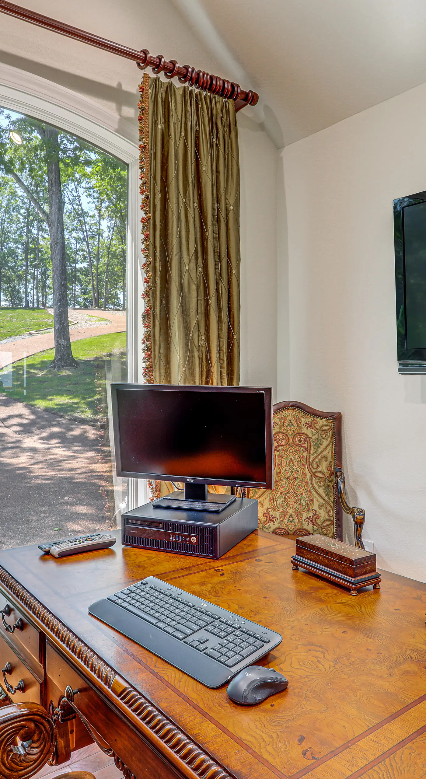 Luxe Home w/ Panoramic Greers Ferry Lake Views