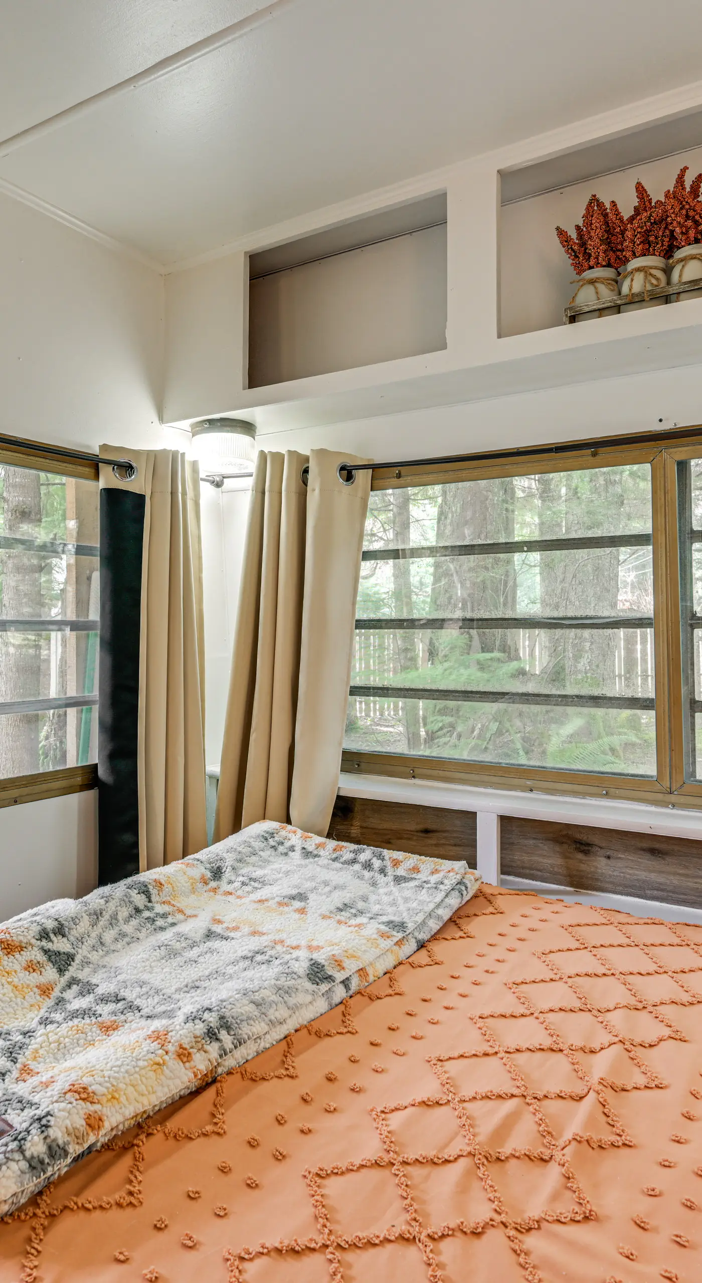 5 Mi to Mt Rainier Park: Unique & Rustic Getaway