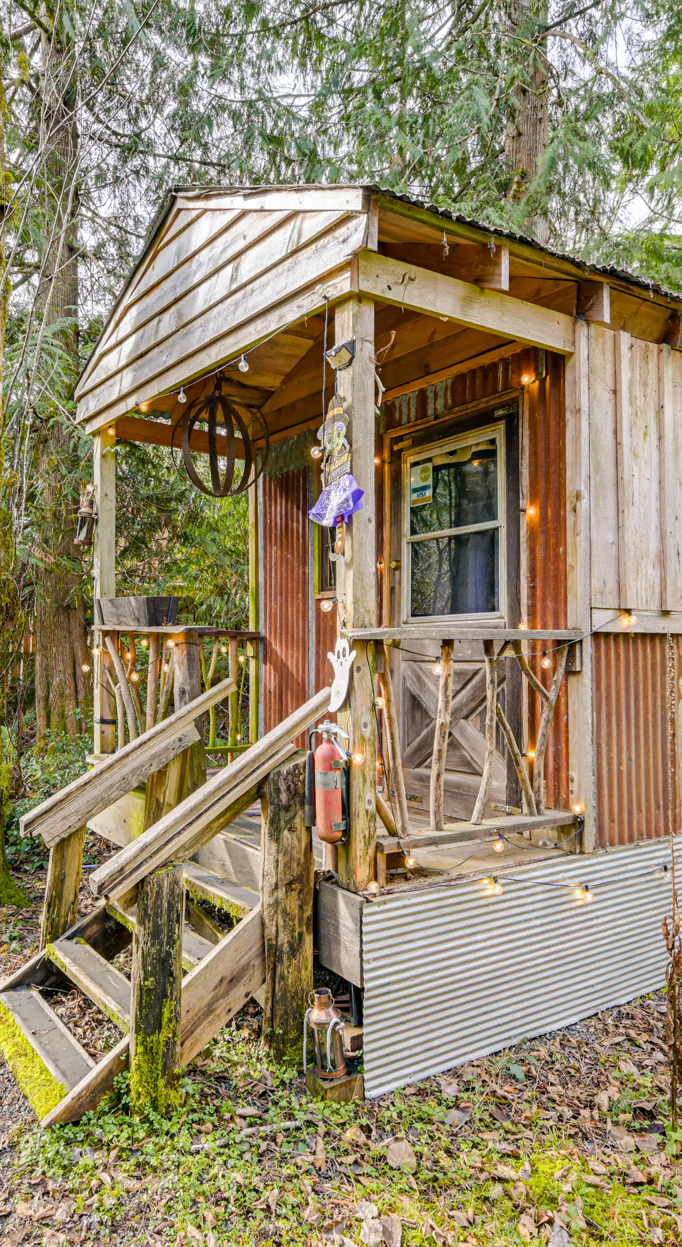 5 Mi to Mt Rainier Park: Unique & Rustic Getaway