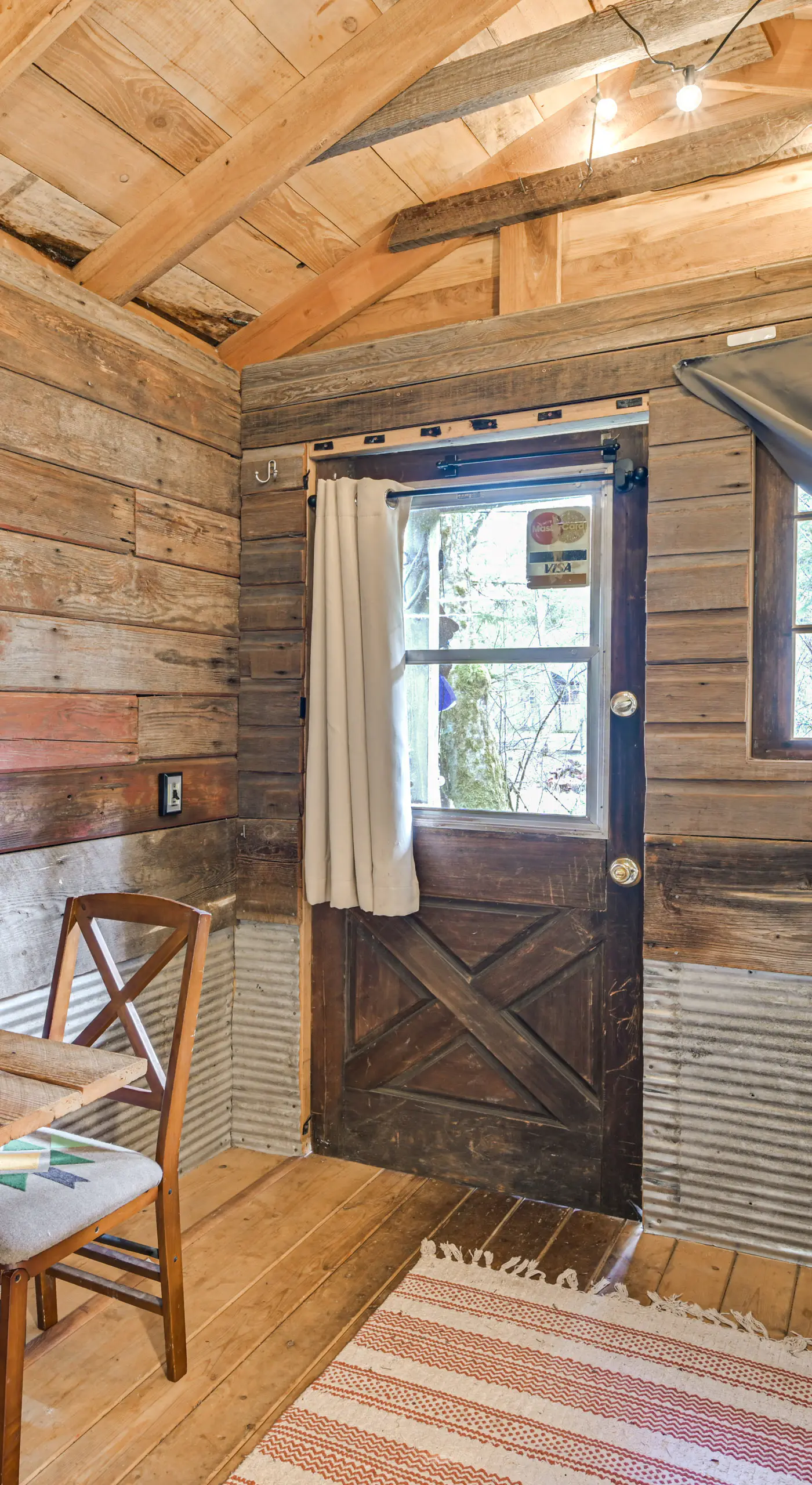 5 Mi to Mt Rainier Park: Unique & Rustic Getaway