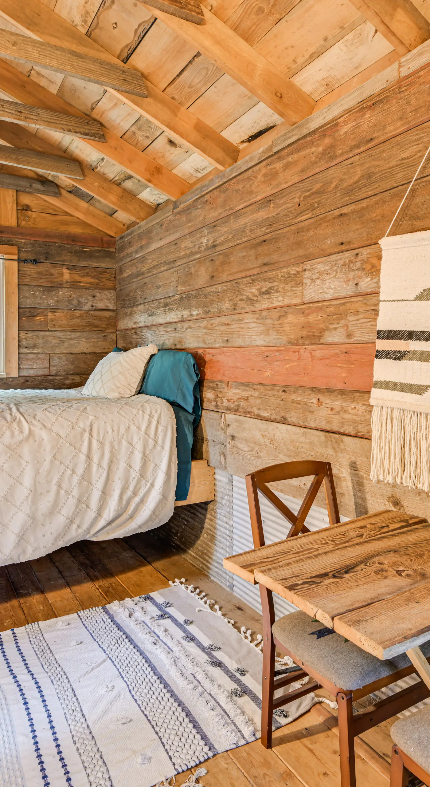 5 Mi to Mt Rainier Park: Unique & Rustic Getaway